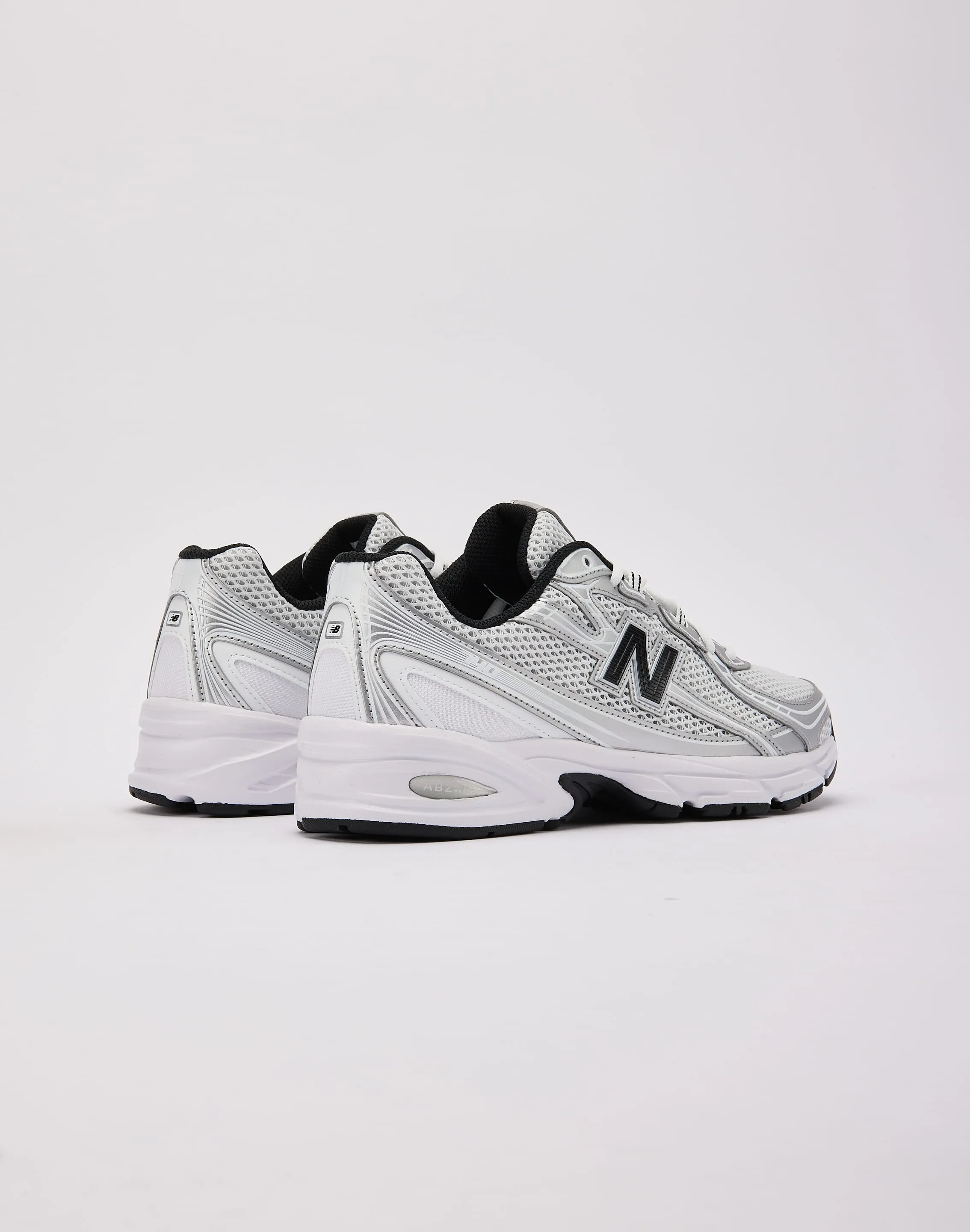 Sun Path Punch Step New Balance 740