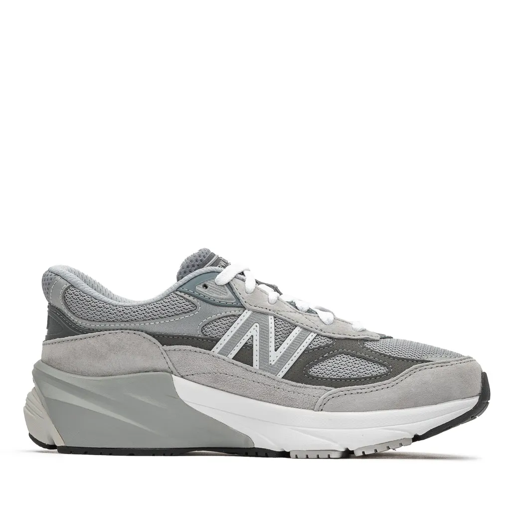 New Balance FuelCell 990v6 (GS) - Grey sustainable production shoes short - distance suitable