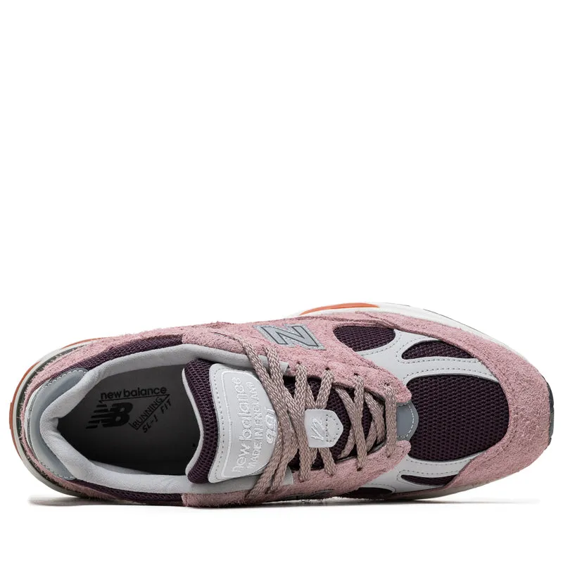 running in a racecourse New Balance Made In UK 991v2 'Grape Sorbet' - Deauville Mauve/Fig