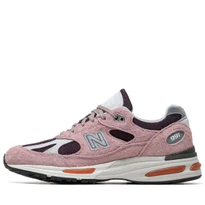 New Balance Made In UK 991v2 'Grape Sorbet' - Deauville Mauve/Fig heel - cup post - race celebration