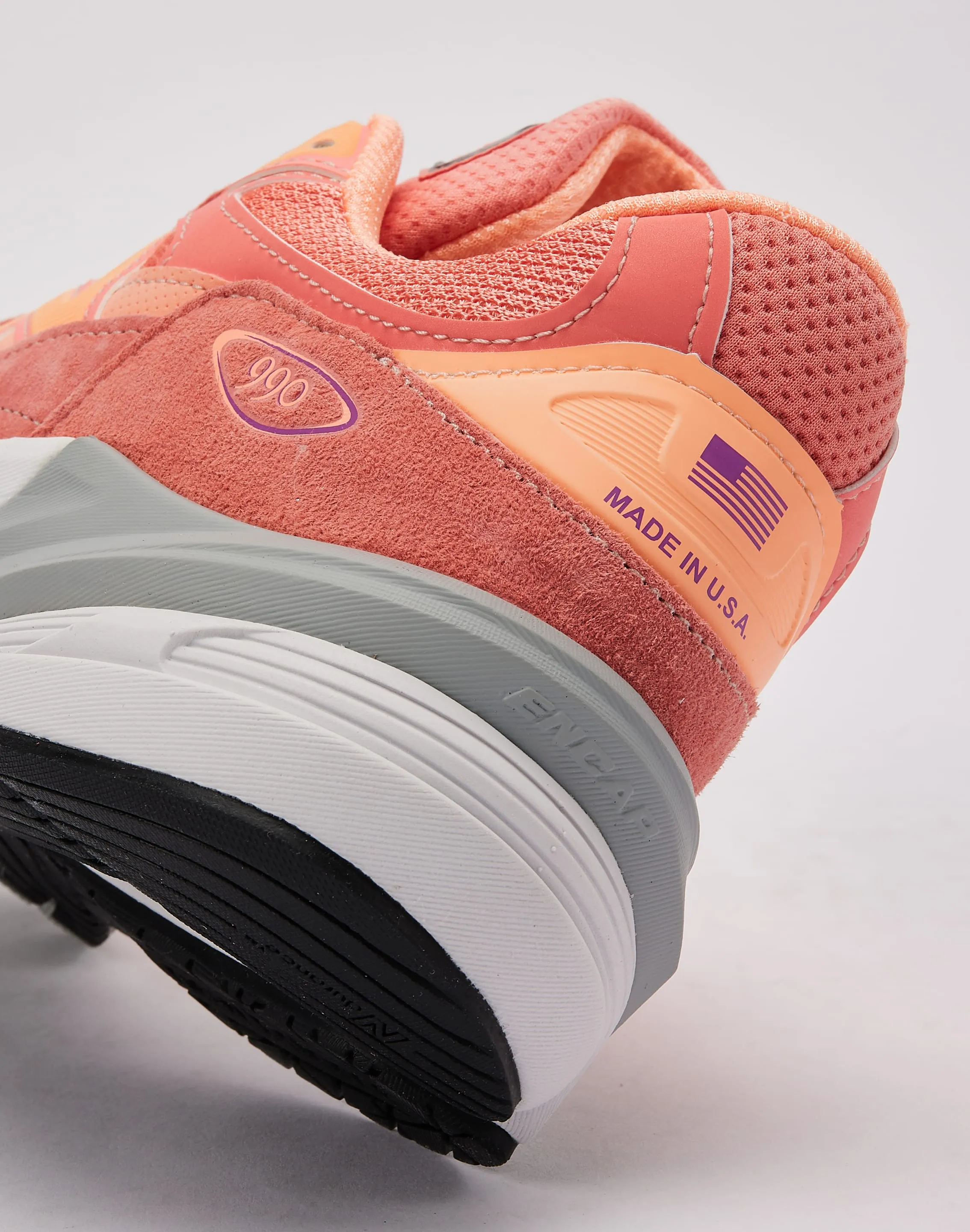 New Balance MADE In USA 990v6 Ergonomic Shape