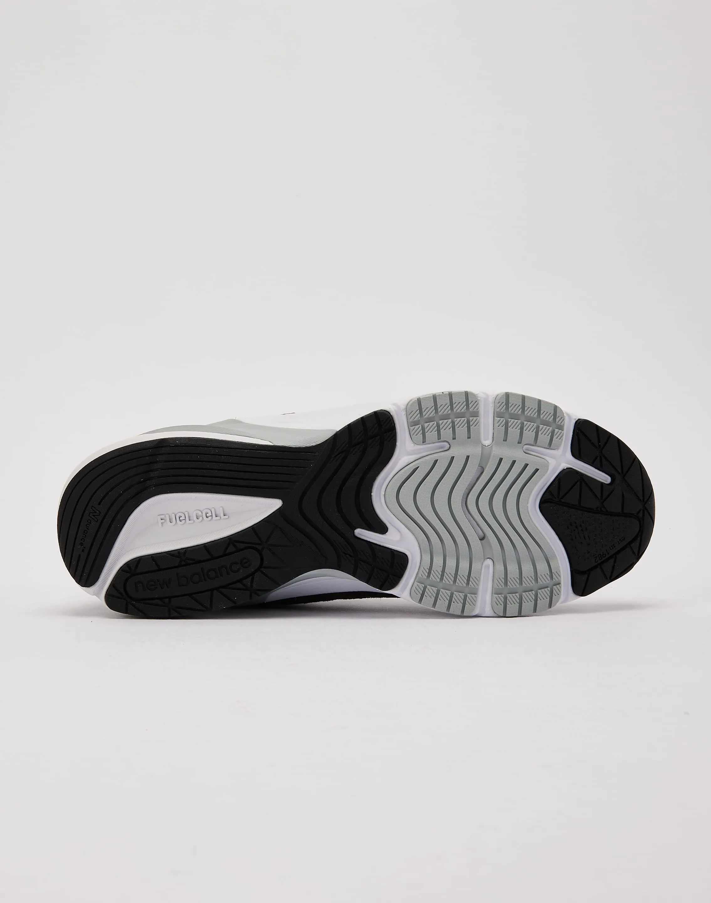 Outfit Essential New Balance MADE In USA 990v6
