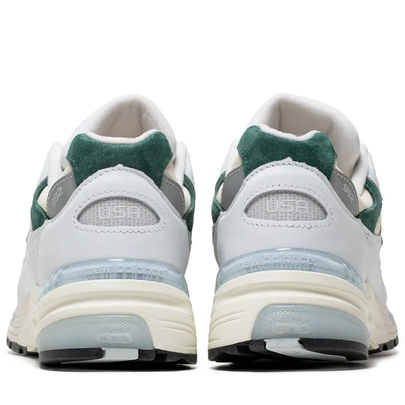 anatomical shoe shape New Balance Made In USA 992 - White/Marsh Green