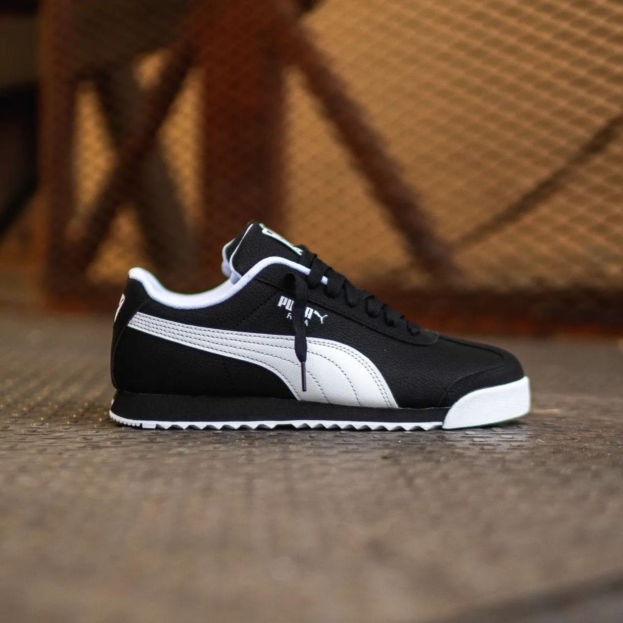 fashionistas - specific benefits least trendy Mens Puma Roma Reversed (Oreo)