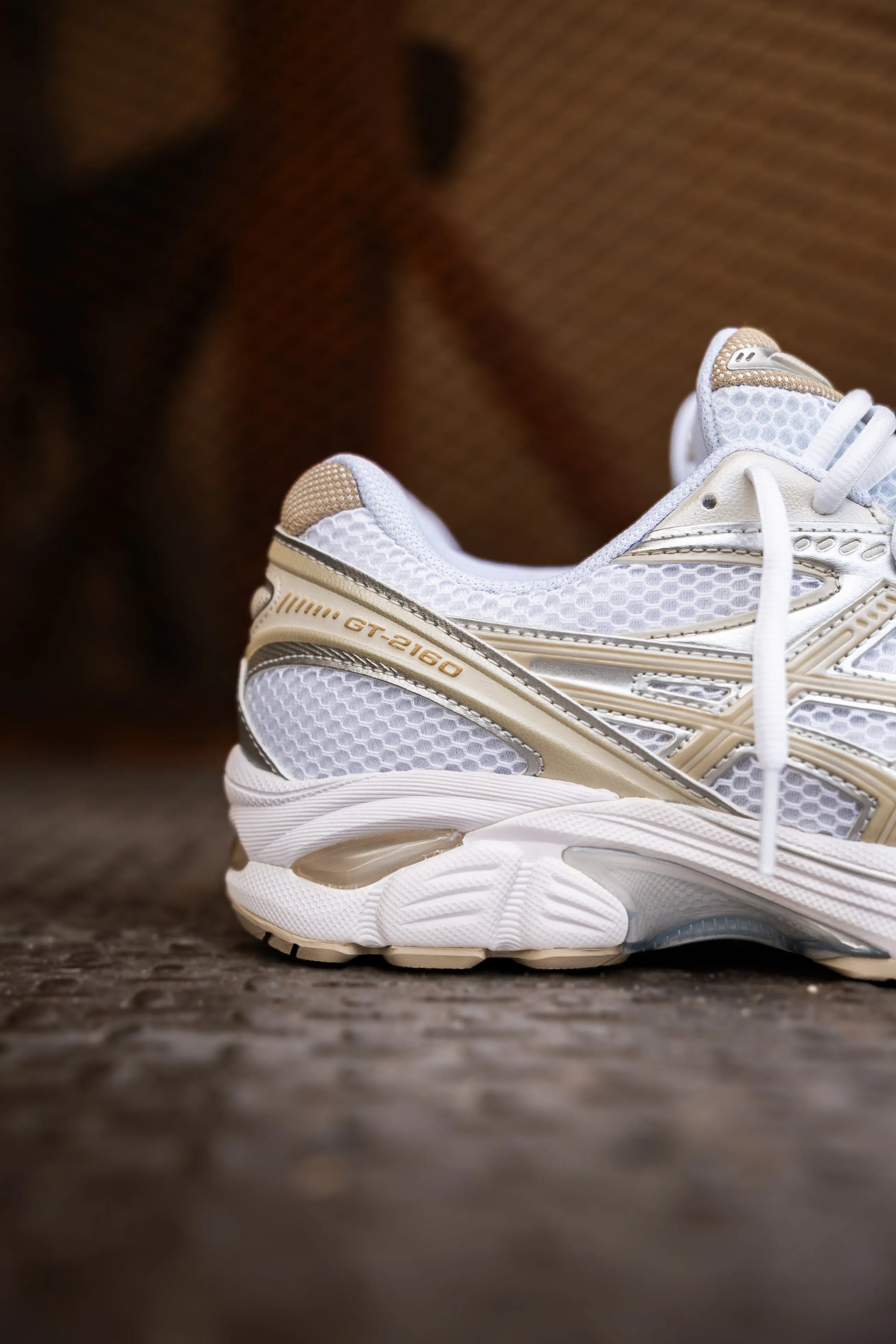 football players satisfying Mens Asics GT-2160 (White/Putty)