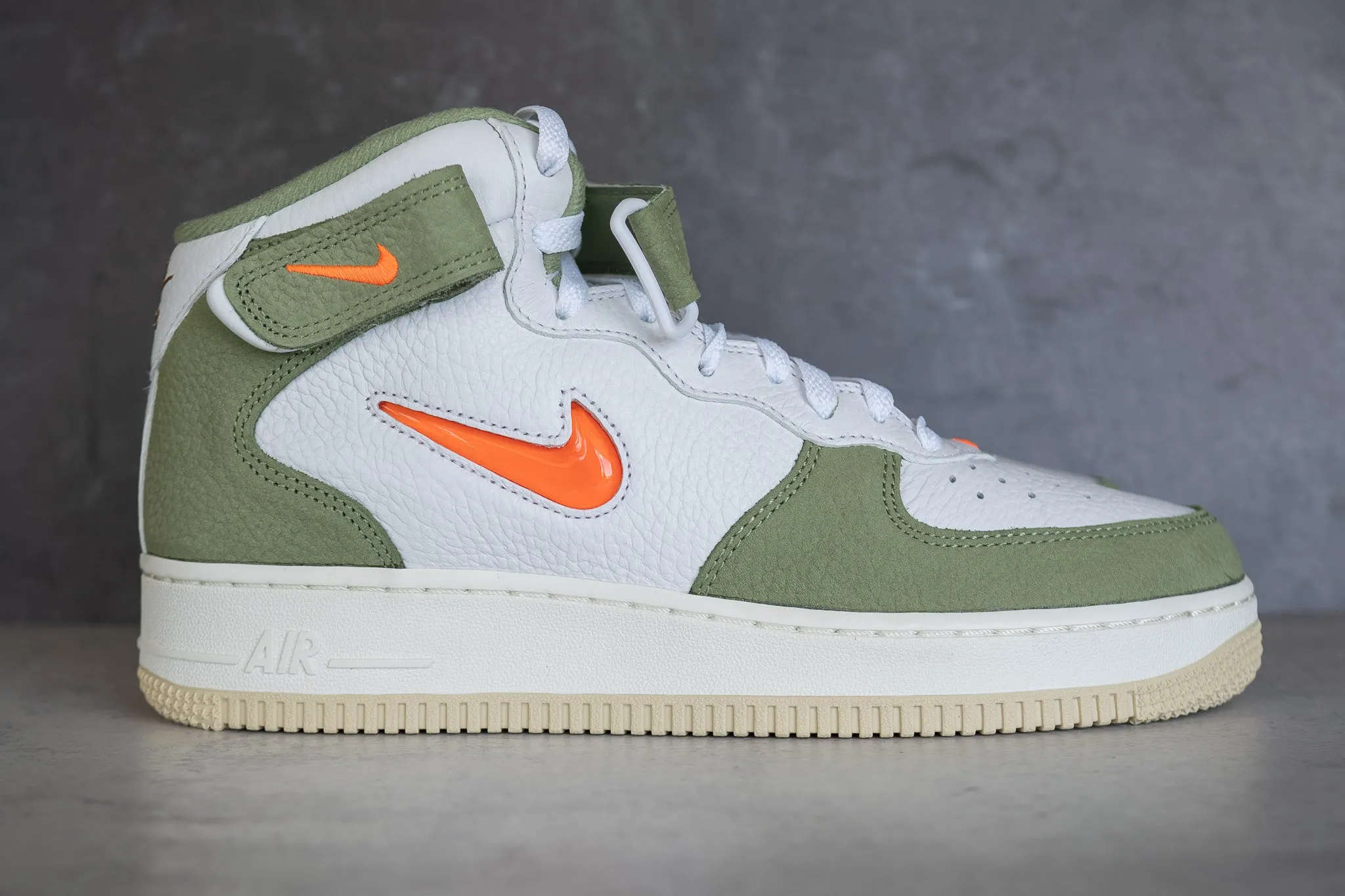 Soft Design Sporty Design Nike Air Force 1 Mid QS (Olive Jewel)