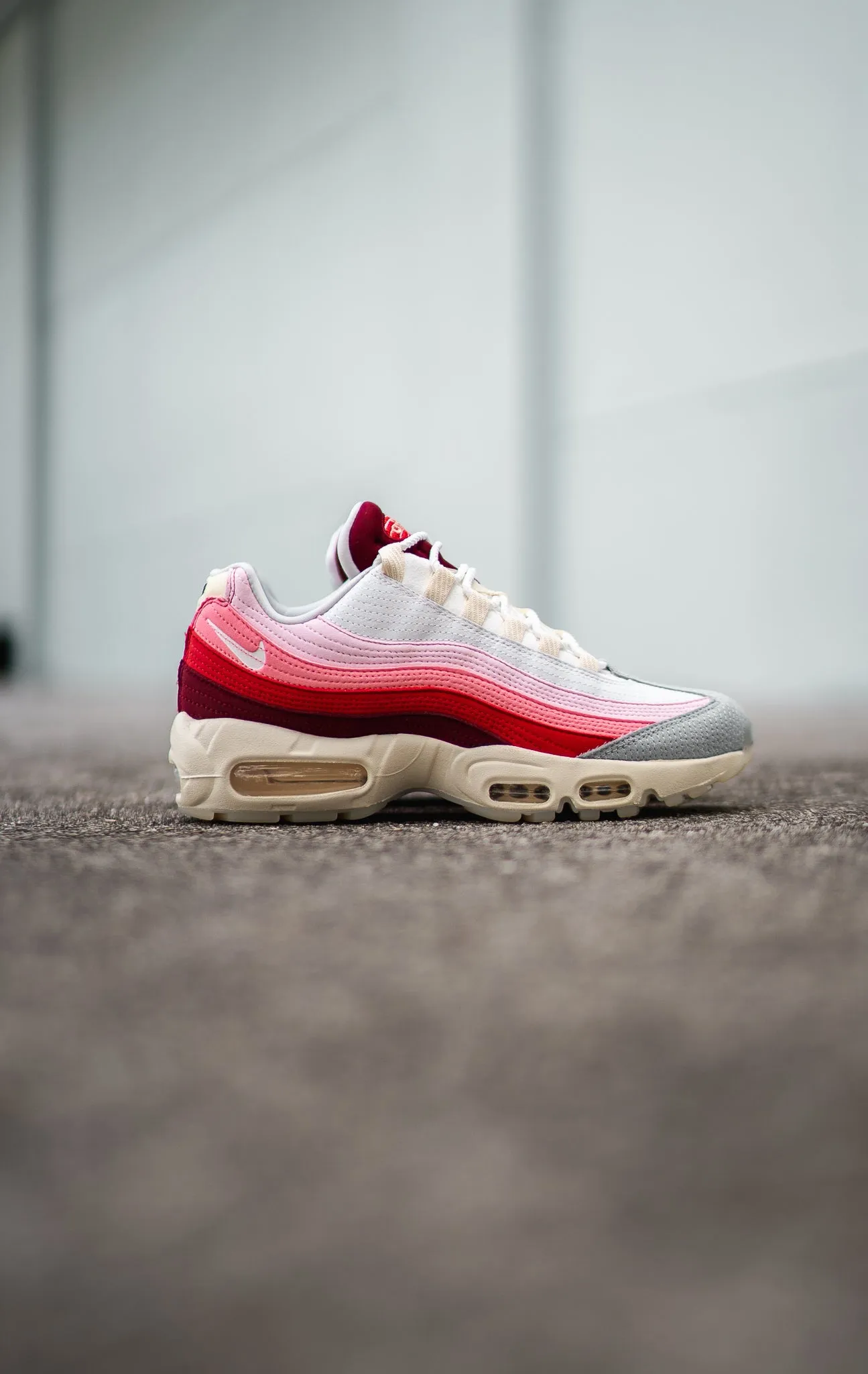 Nike Air Max 95 QS (Team Red) design - complexity - level