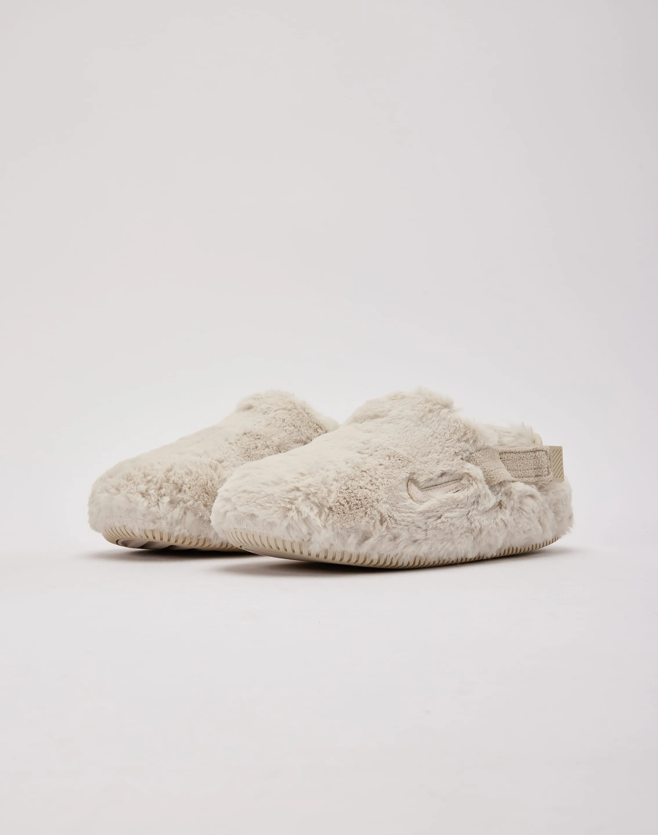 Low noise Nike Calm Mule SE