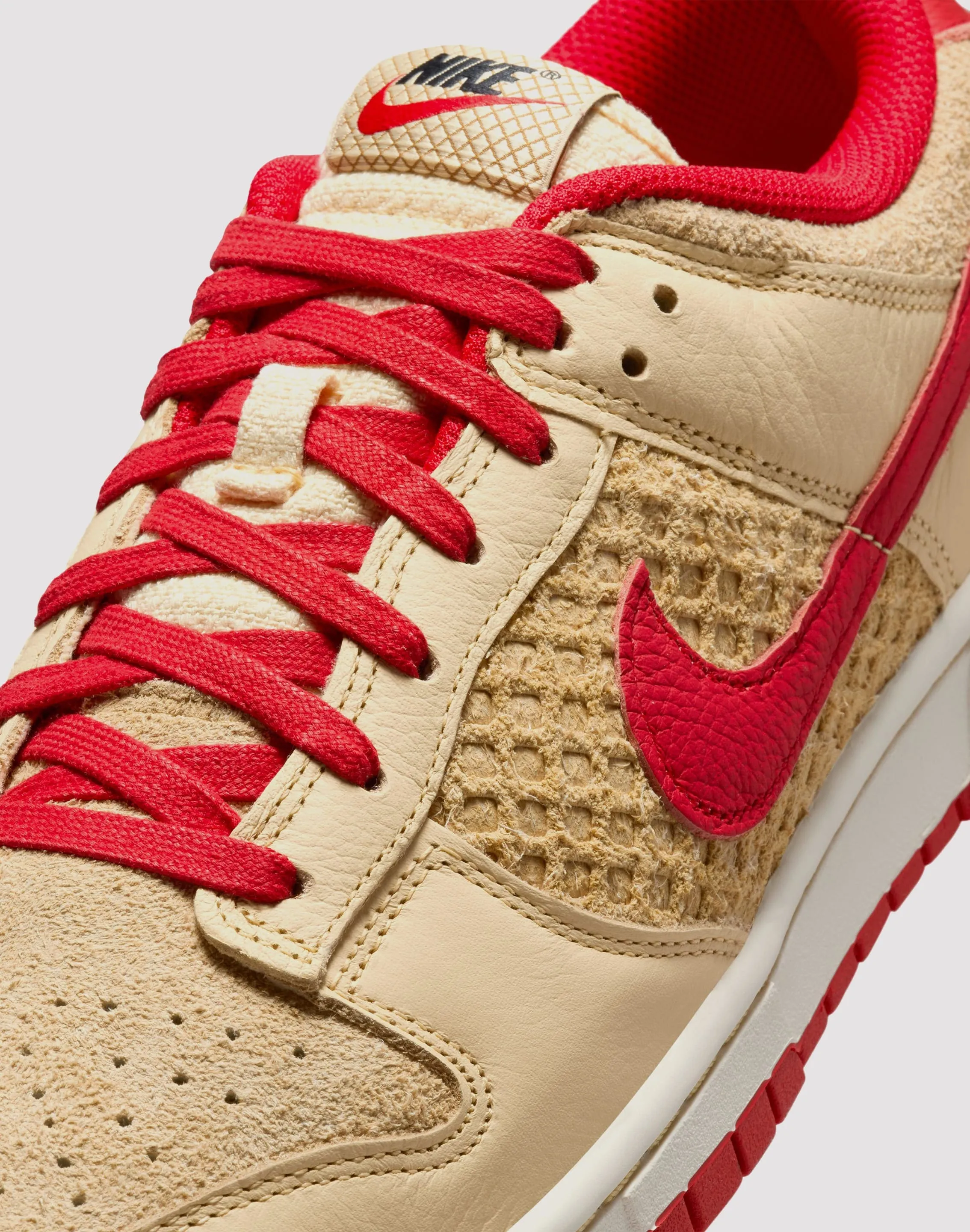 Nike Dunk Low Retro SE "Strawberry Waffle" Group Hike