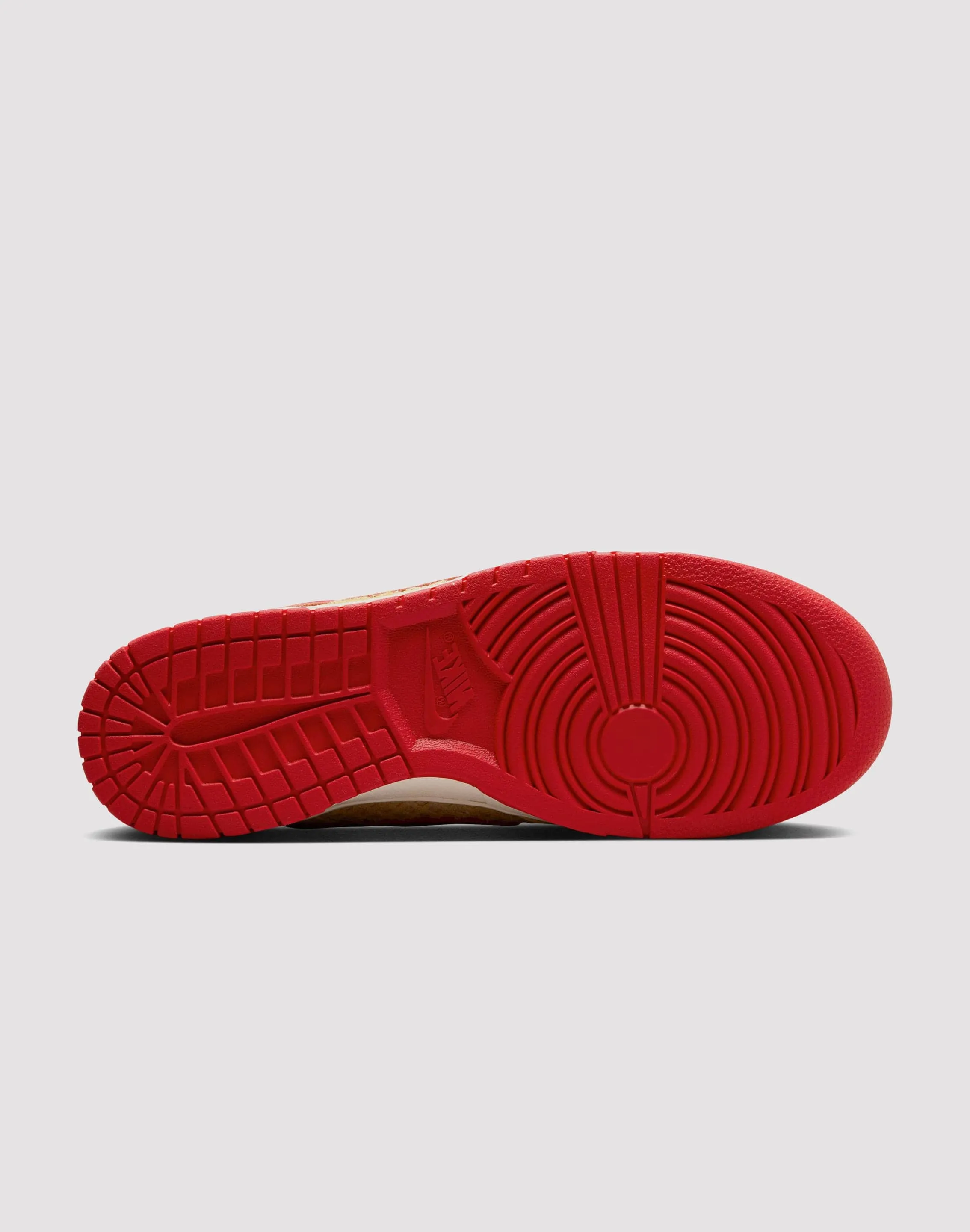 Nike Dunk Low Retro SE "Strawberry Waffle" Step Fit