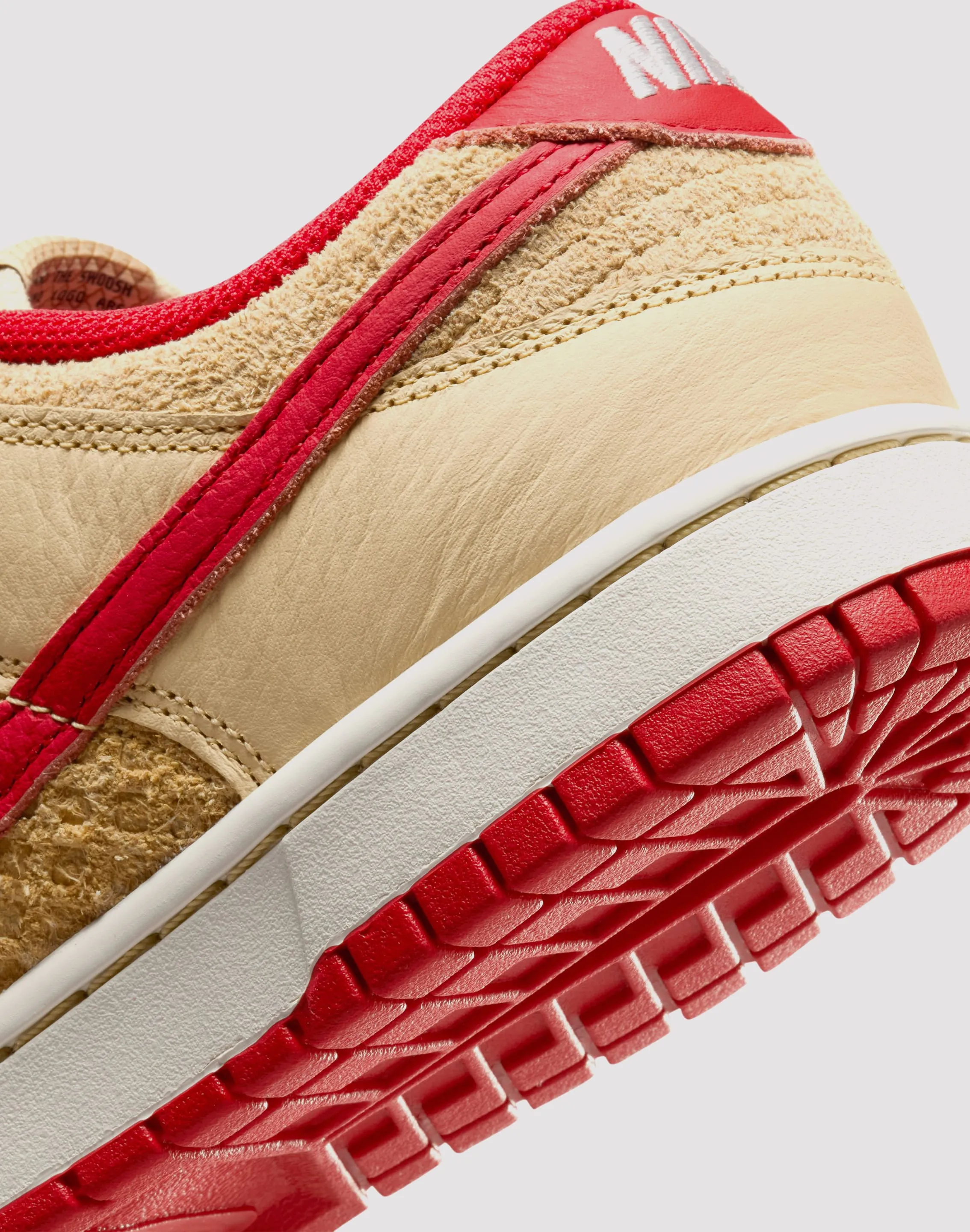 Smart option Nike Dunk Low Retro SE "Strawberry Waffle"