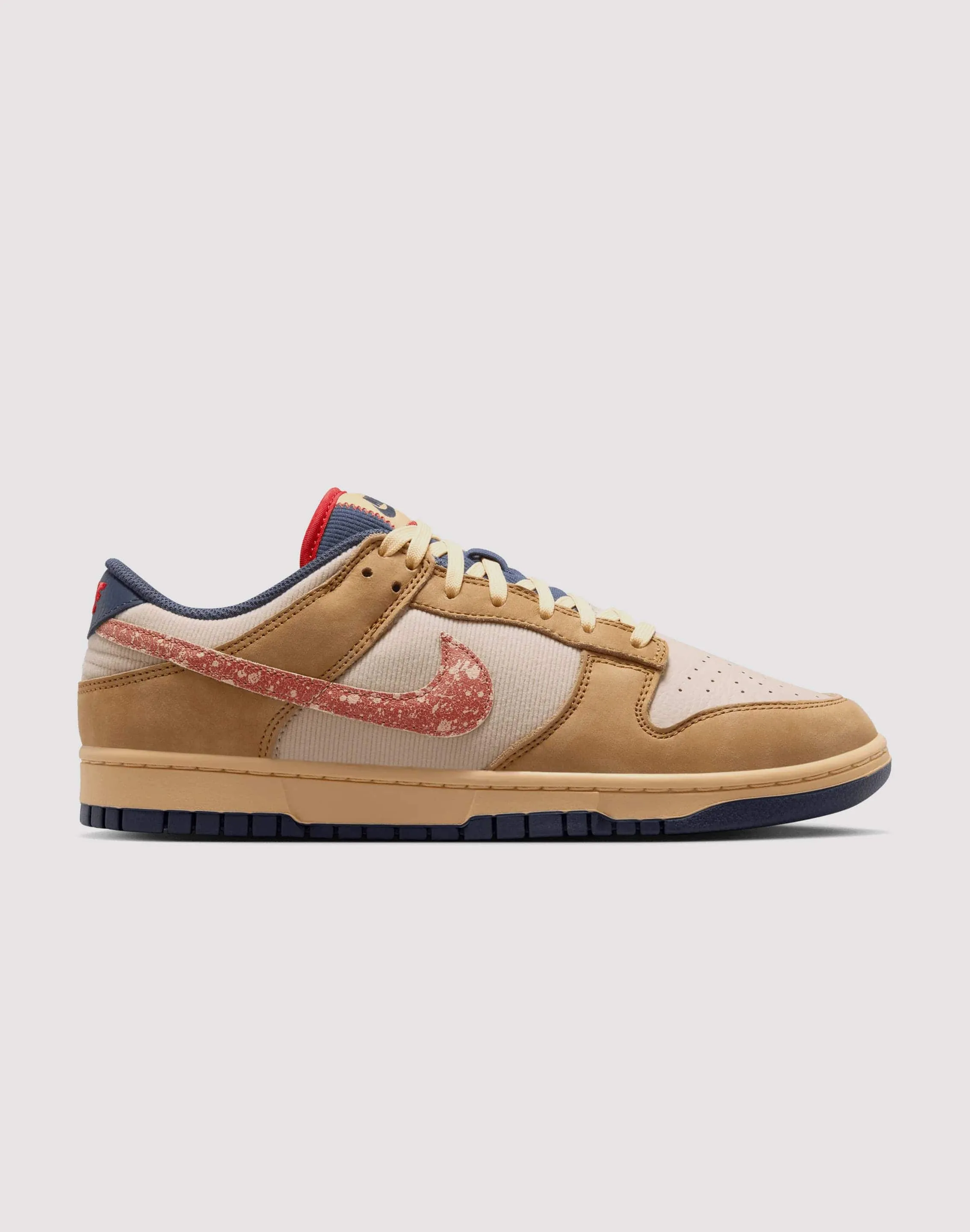 Nike Dunk Low SE trendy touch