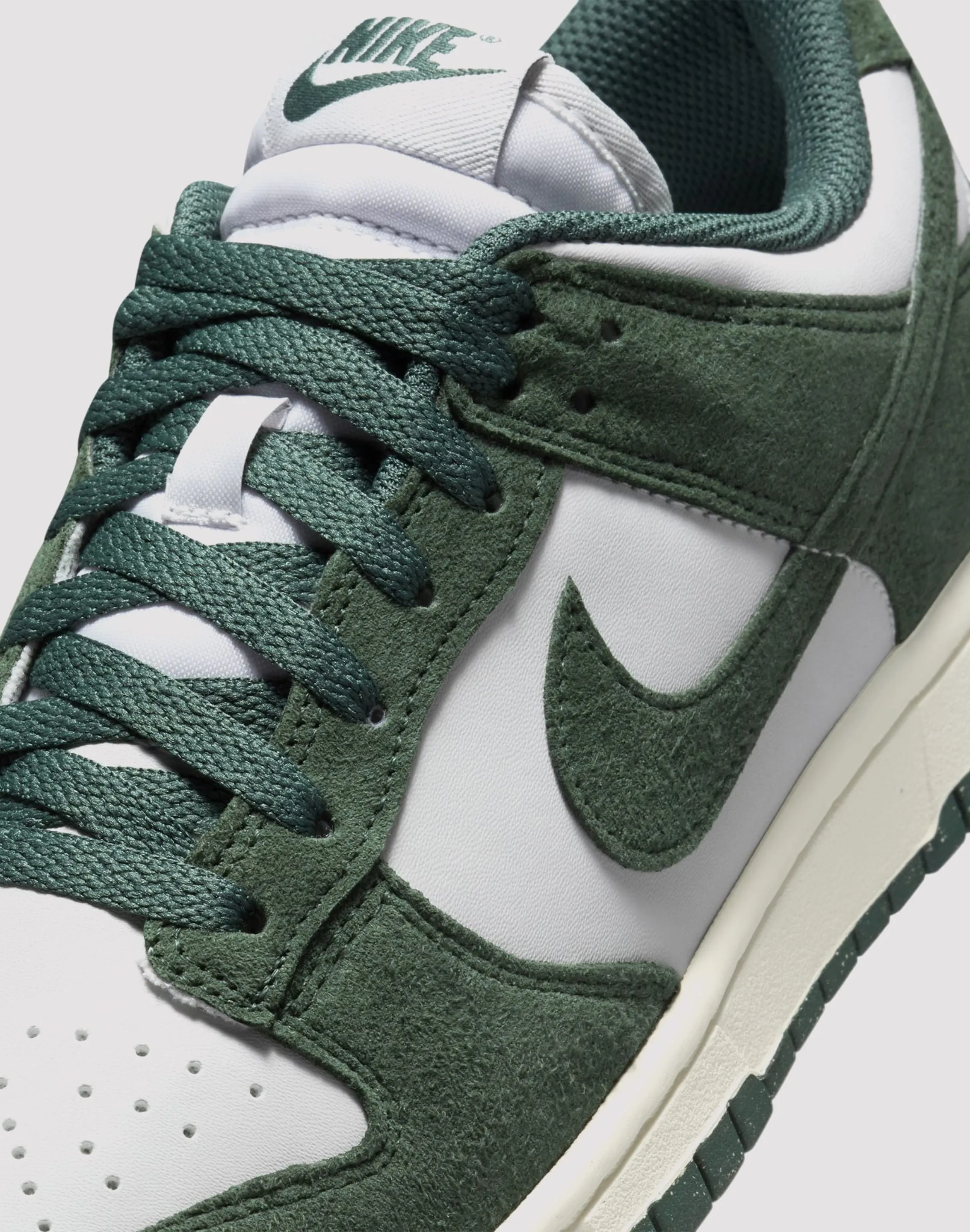 Nike Dunk Low Versatile Fit