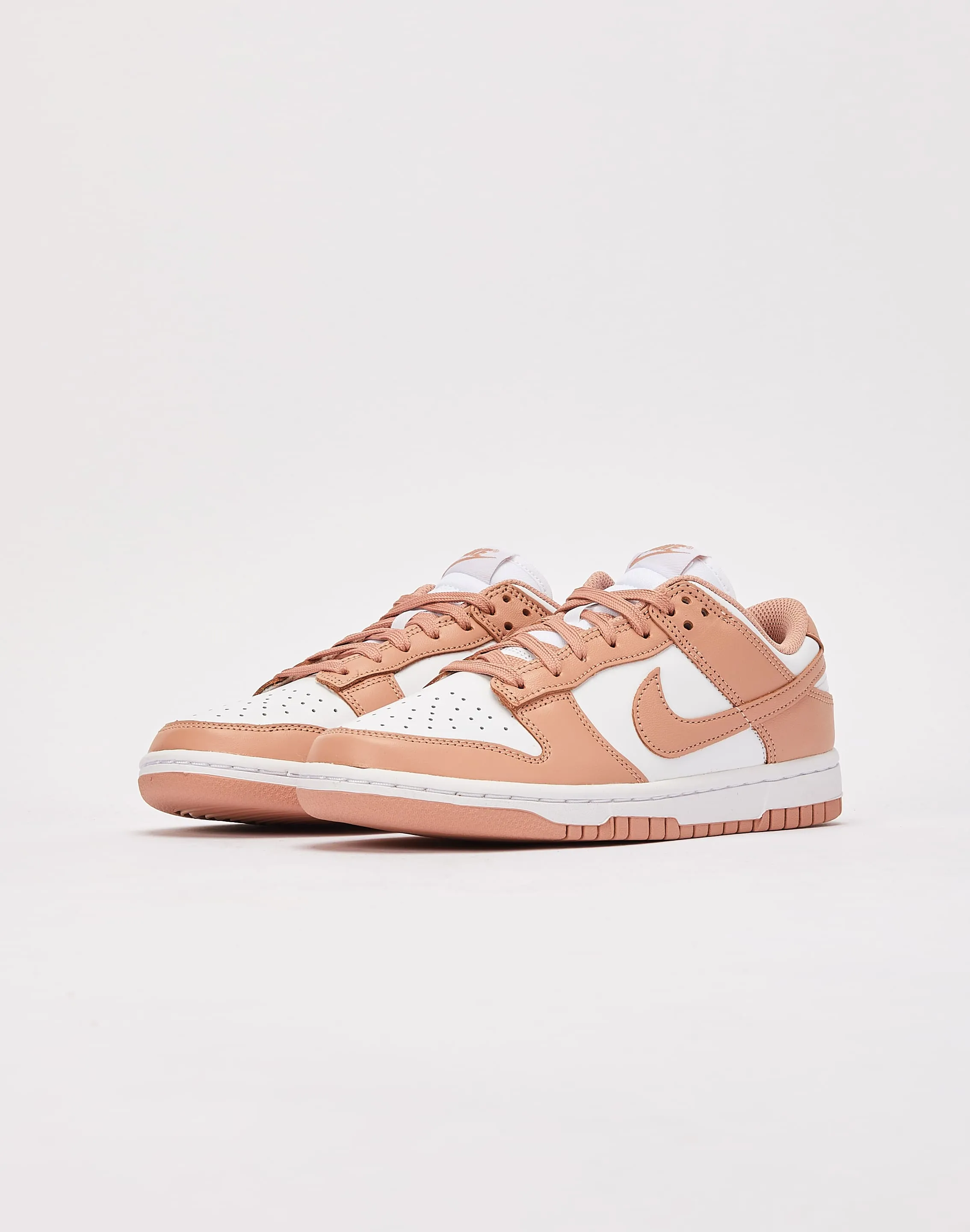 Nike  Dunk Low Mid Top Style