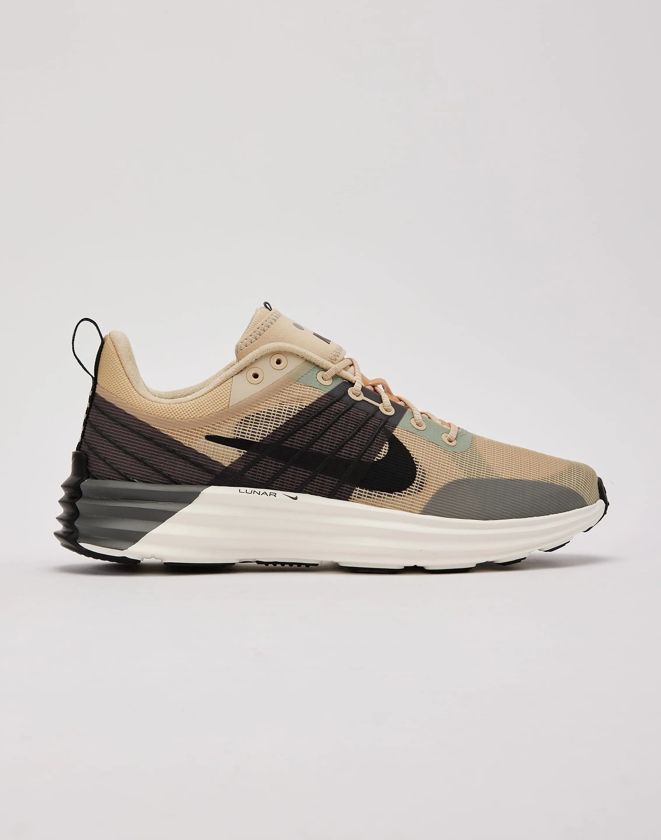 Casual Look Nike Lunar Roam