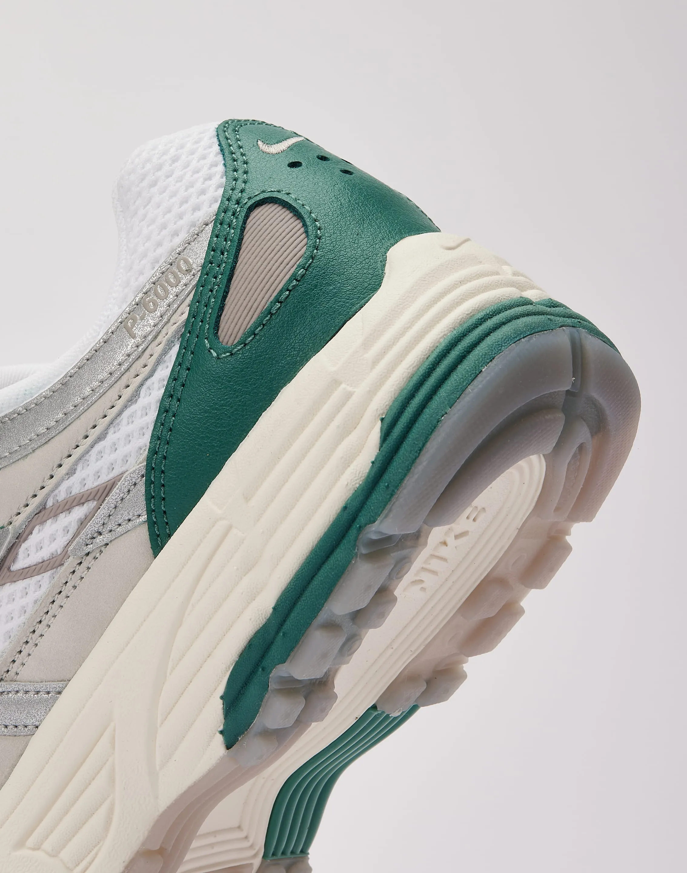 Nike P-6000 Premium Smooth glide