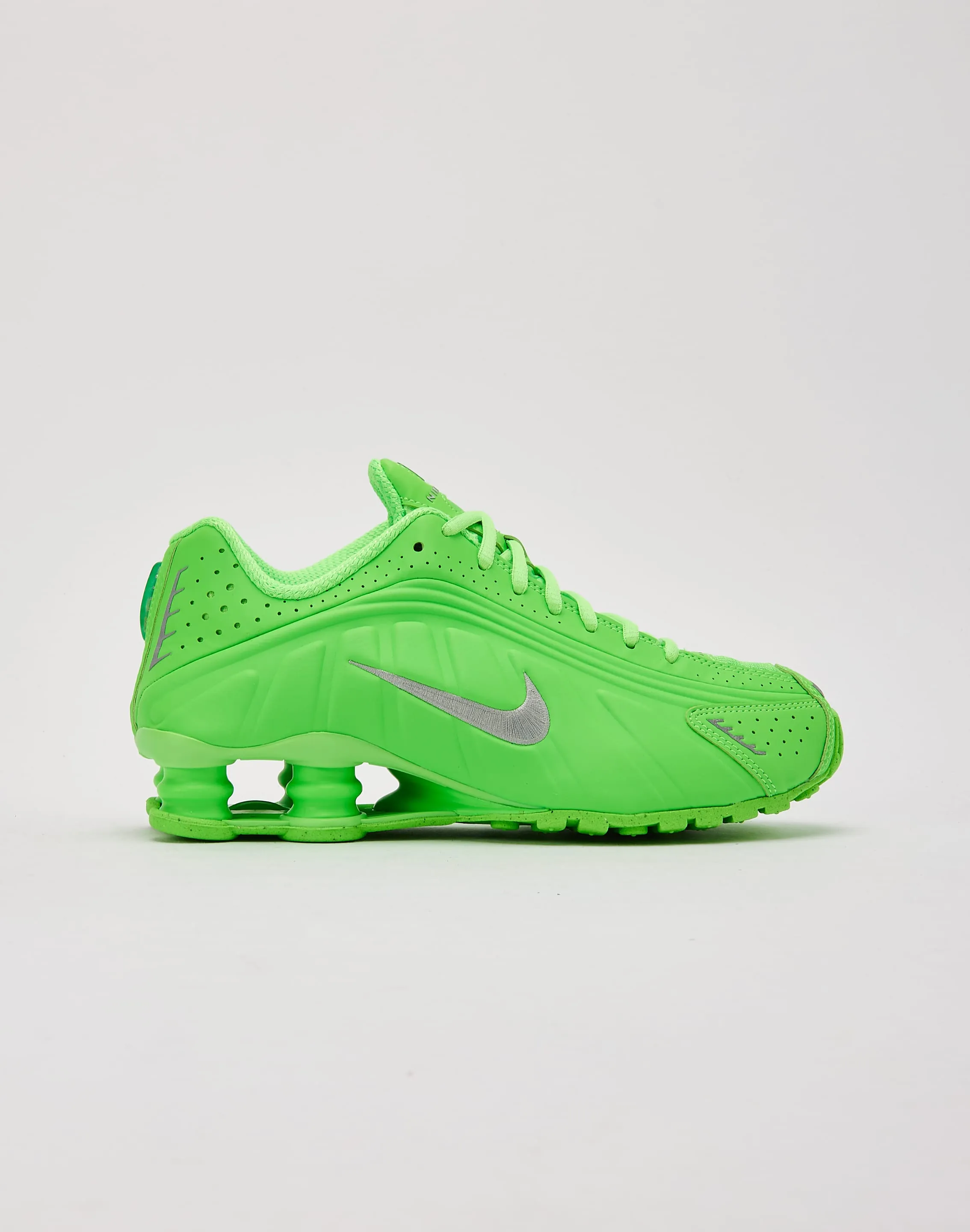 Effortless Silhouette Comfy Fit Nike Shox R4