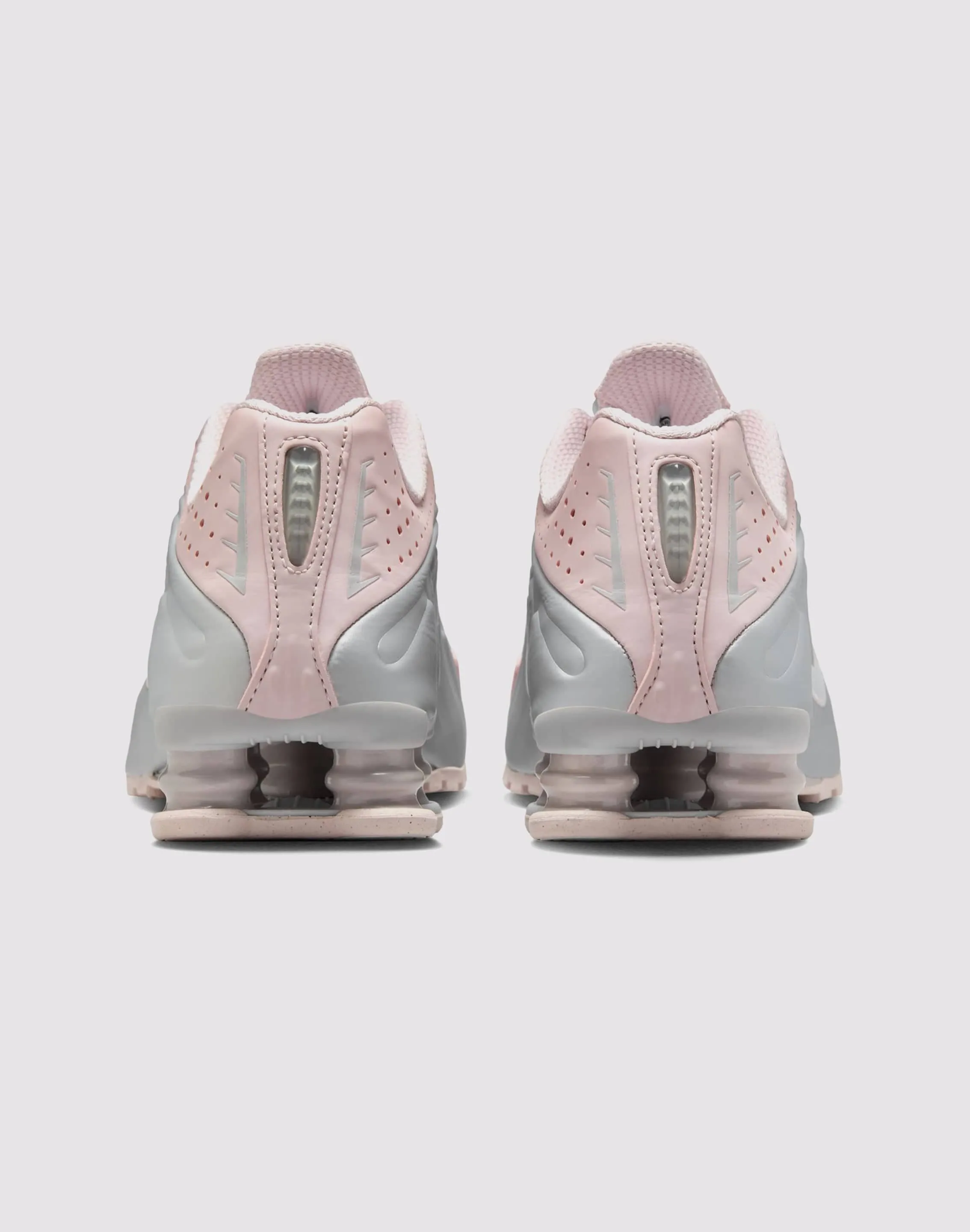 Adjustable Lace System temperature regulation Nike Shox R4 "Barely Rose/Mtlc Platinum"