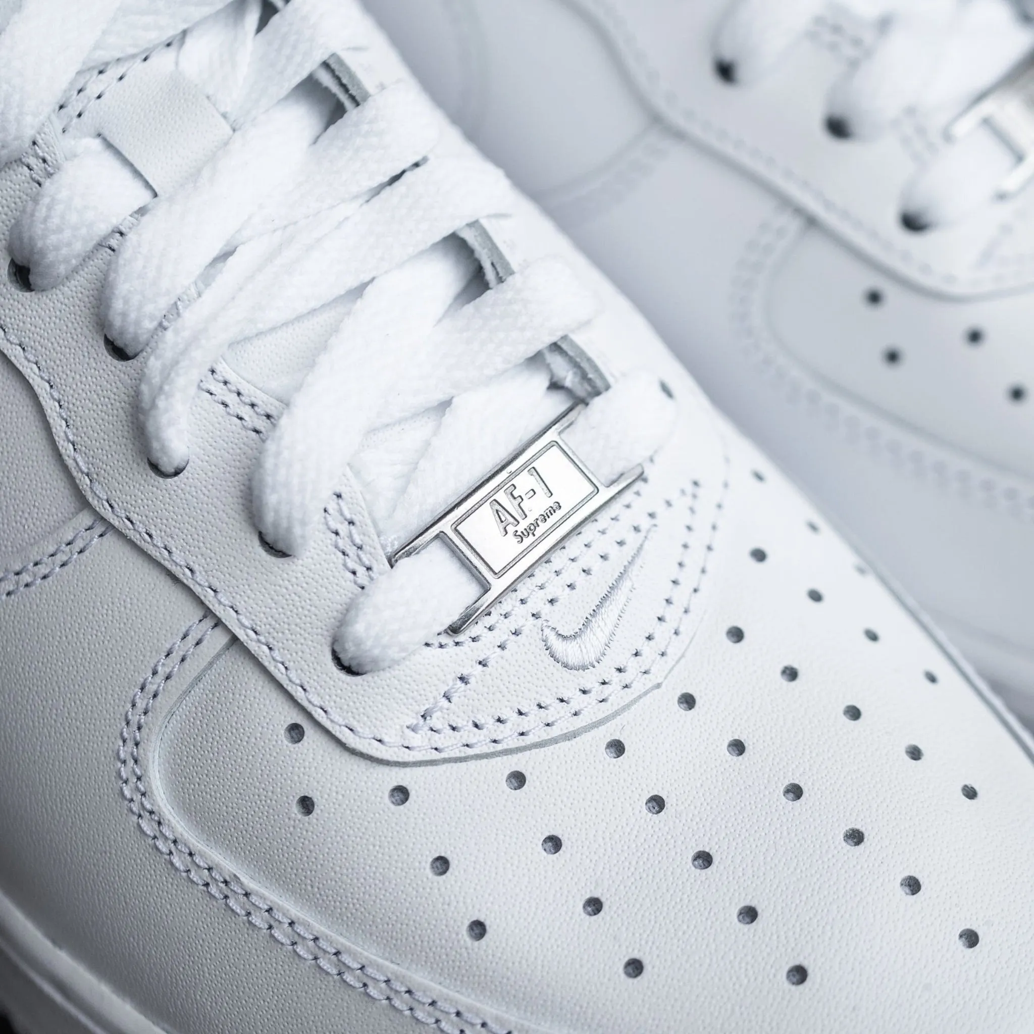 captivating low-top Nike x Supreme Air Force 1 Low SP (White)