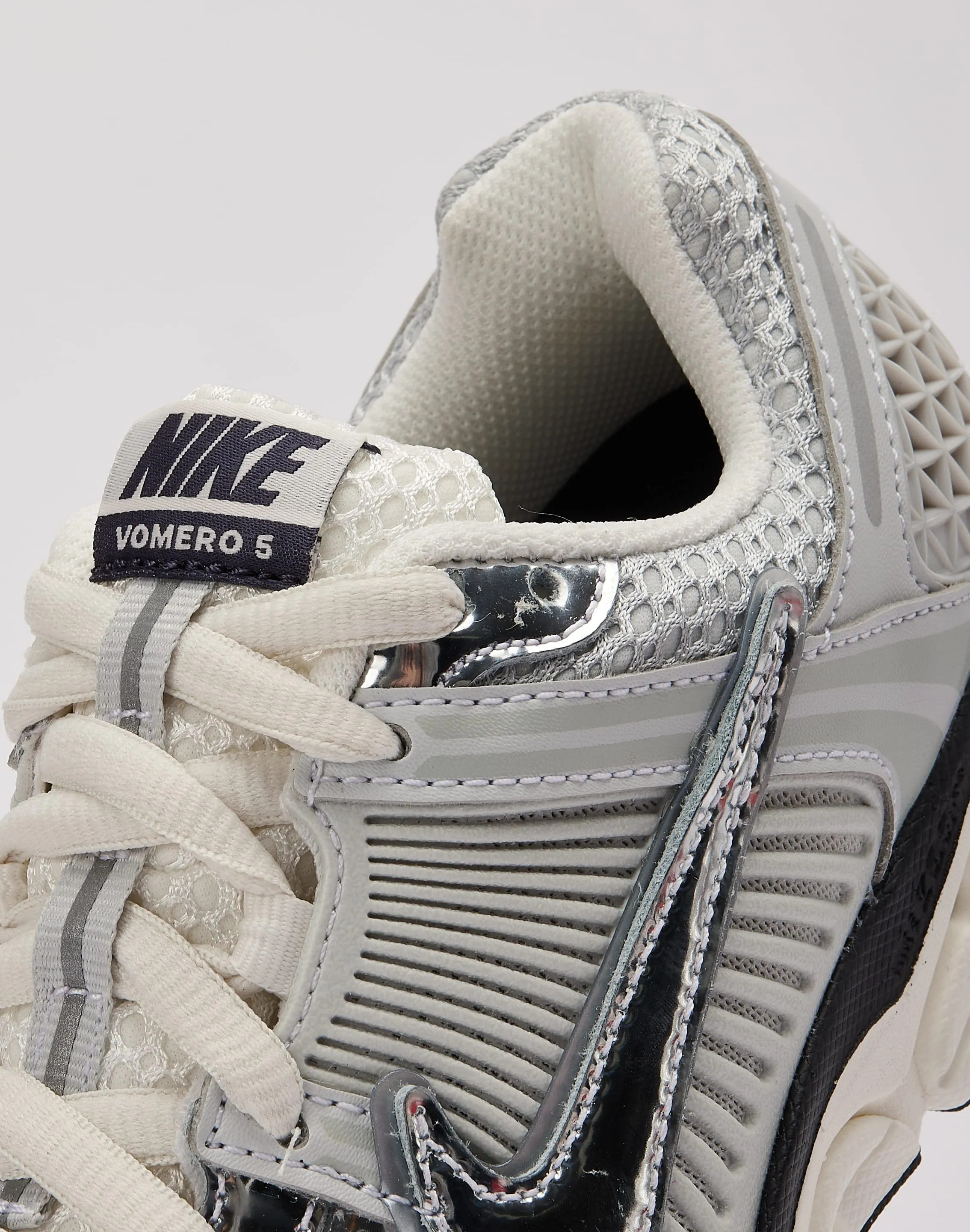 Sports Class City Hustler Nike Zoom Vomero 5