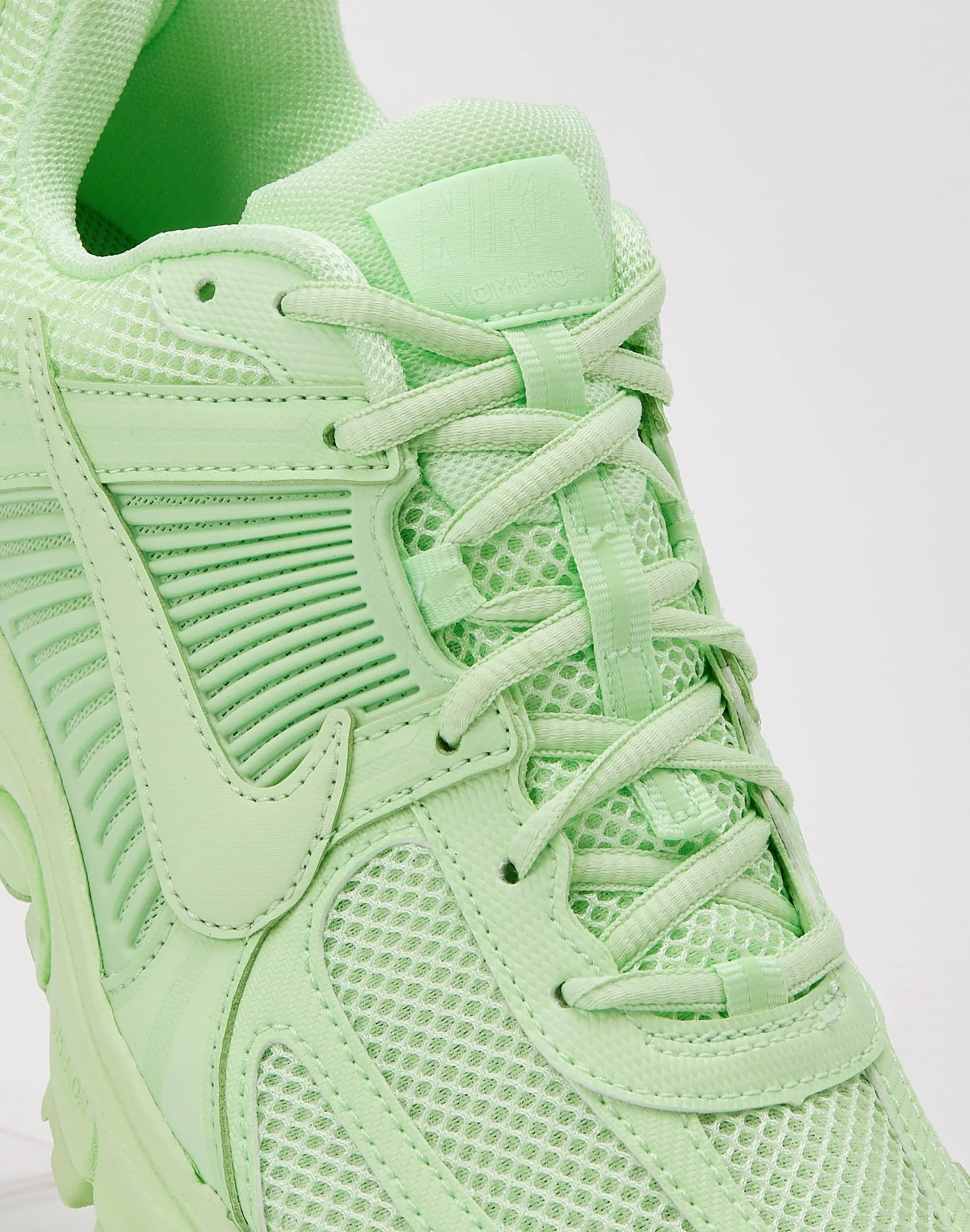 Daily Use Minimal Texture Nike Zoom Vomero 5