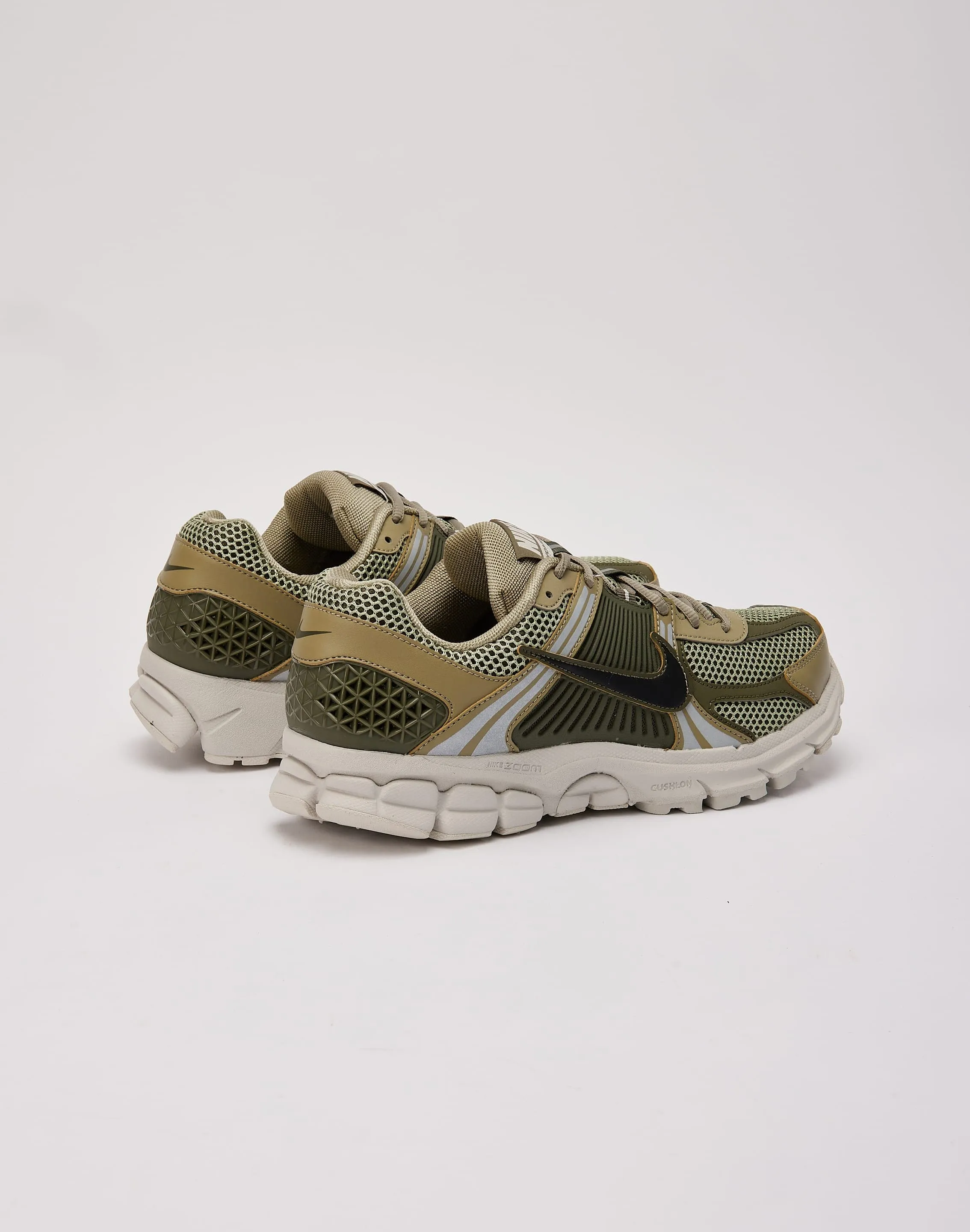 Adaptive Fit Nike Zoom Vomero 5