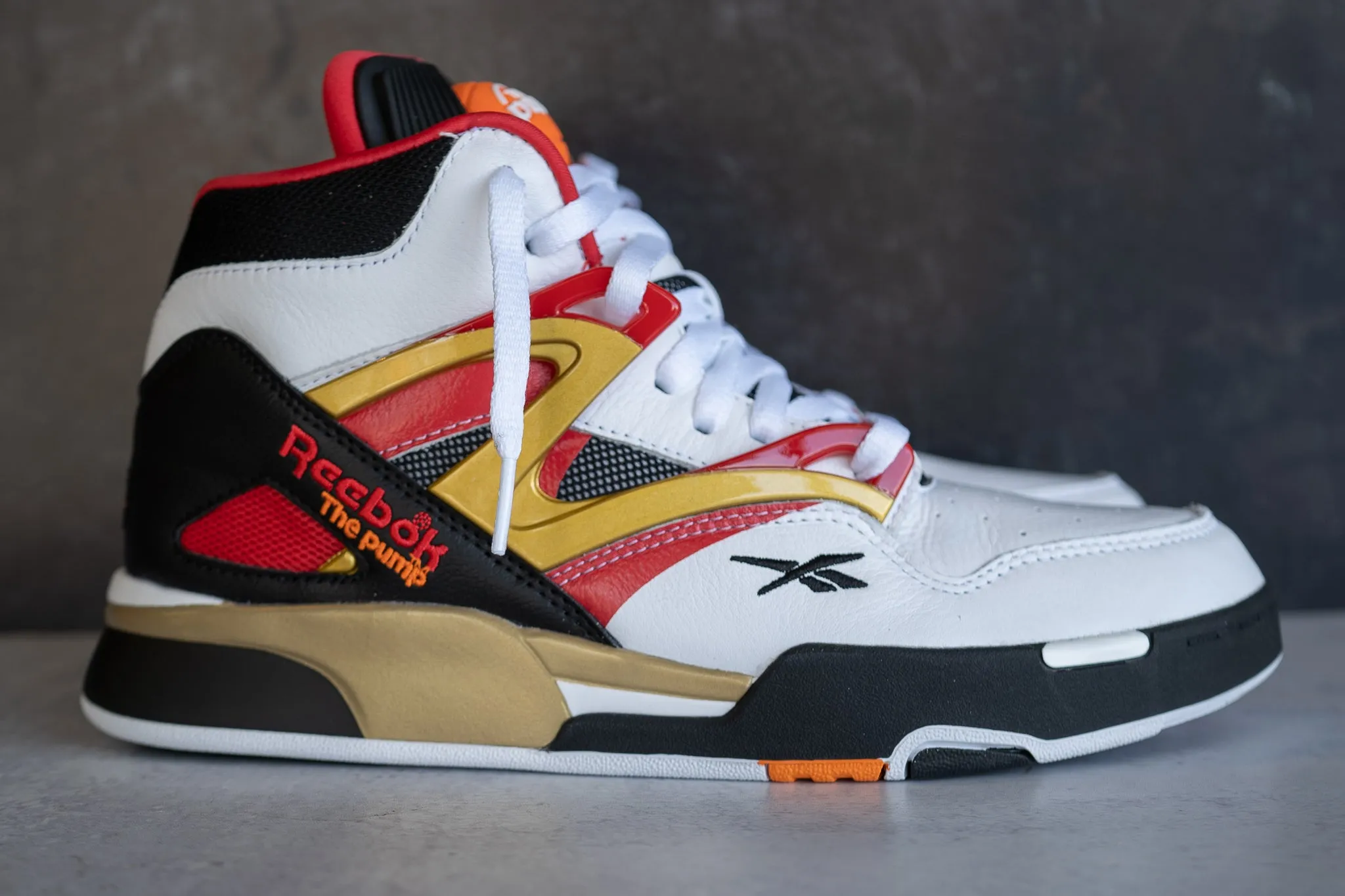 Reebok Pump Omni Zone II (Gold Rush) Non-marking sole indoor shoes