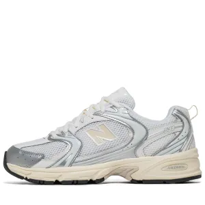 wind - resistant shoes running in a historic bridge area shoes New Balance 530 - Silver Metallic/Linen