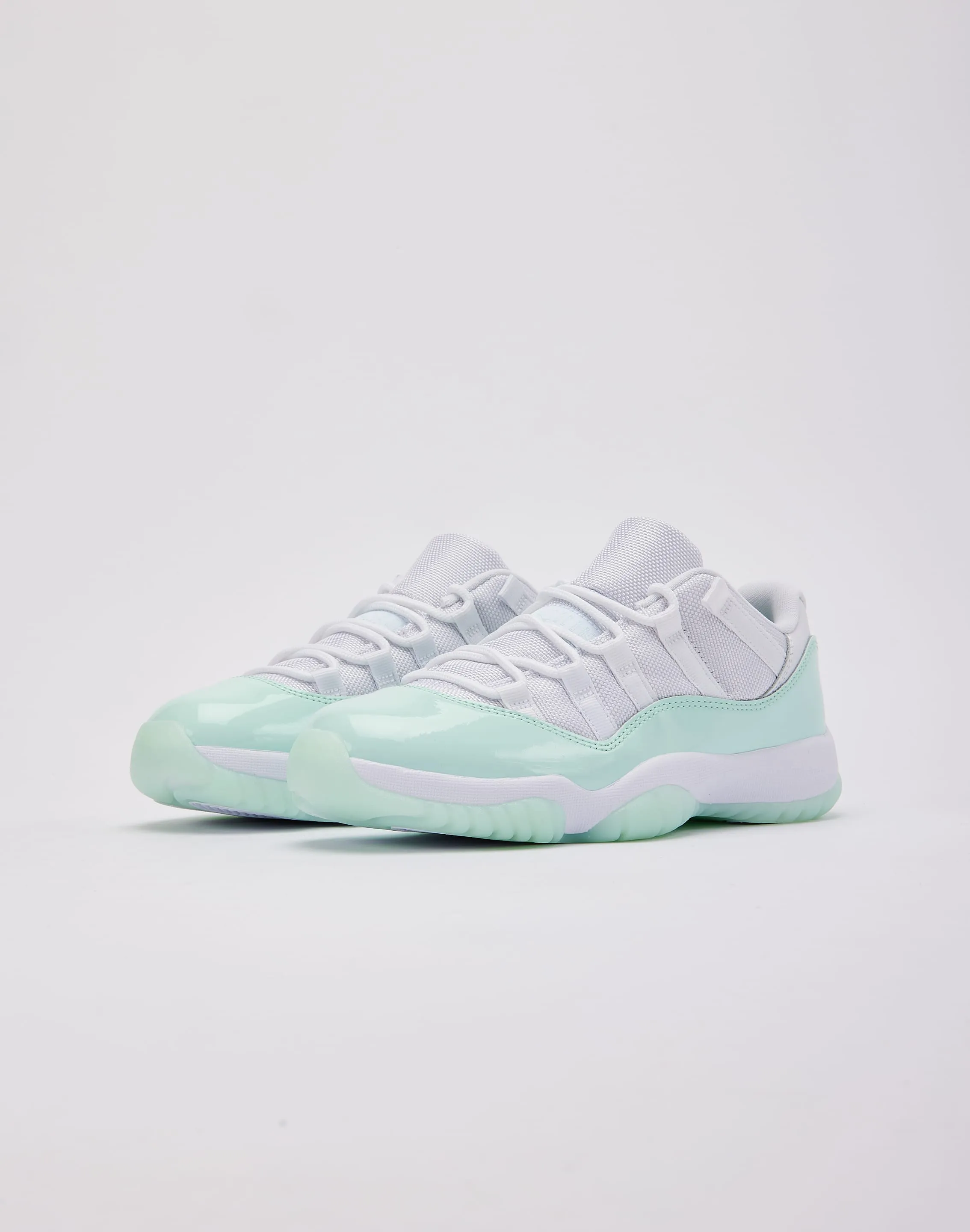 Rolling Motion Jordan Air Jordan 11 Retro Low 'Igloo'