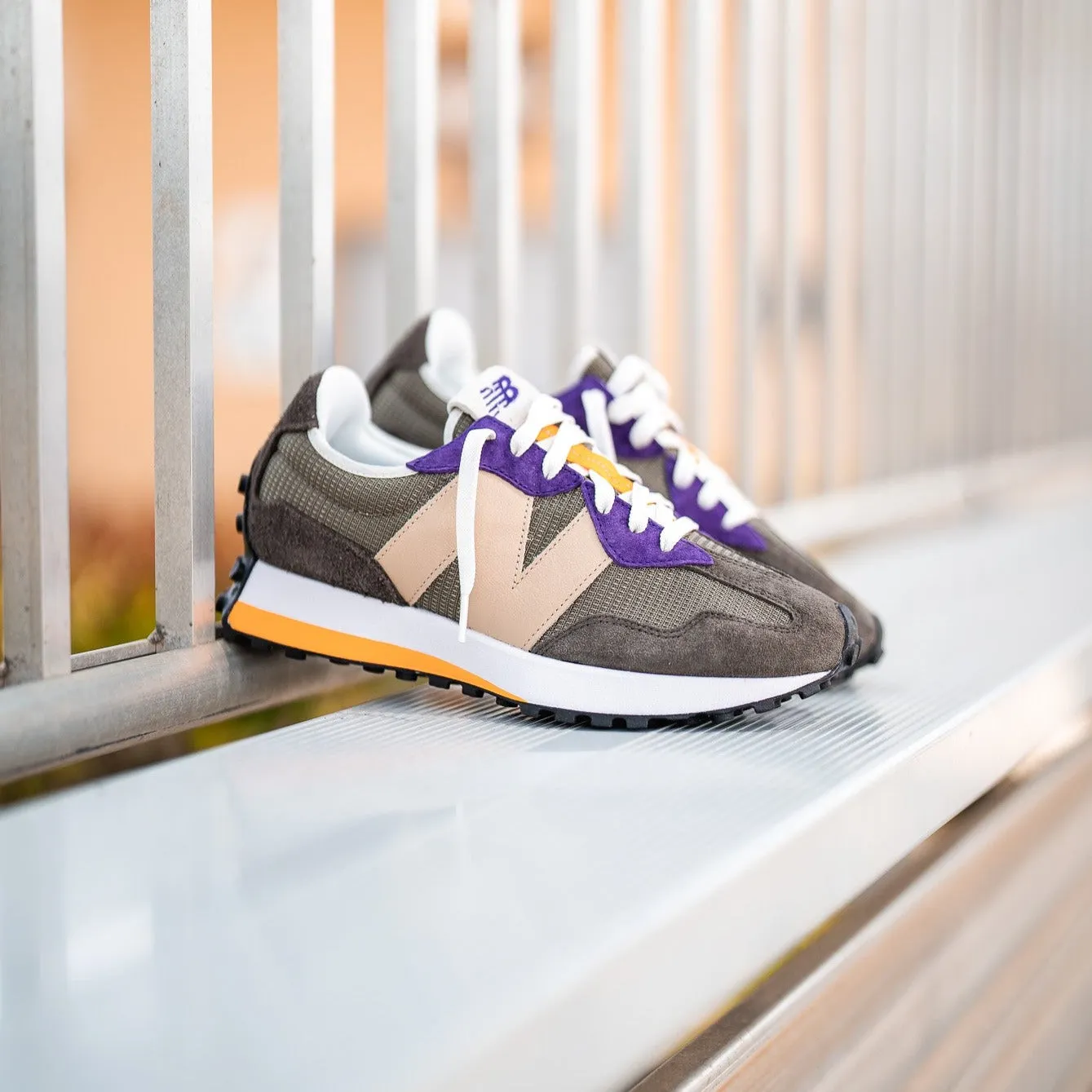 unisex shoes Mens New Balance 327 (Skunk) - MS327DO