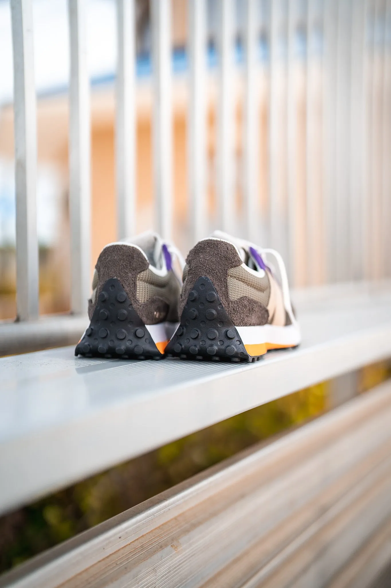 clog Mens New Balance 327 (Skunk) - MS327DO