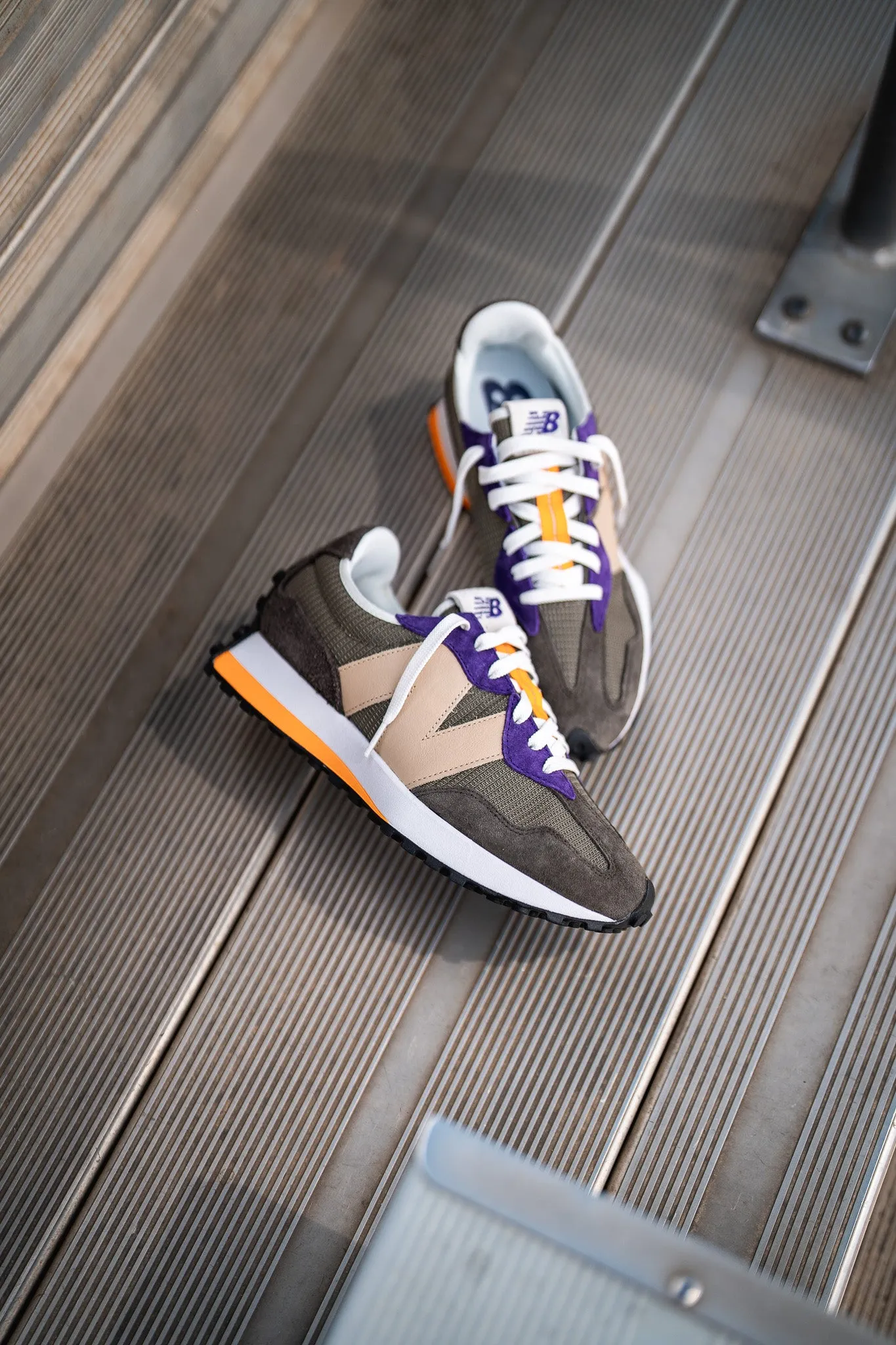 anniversary Mens New Balance 327 (Skunk) - MS327DO