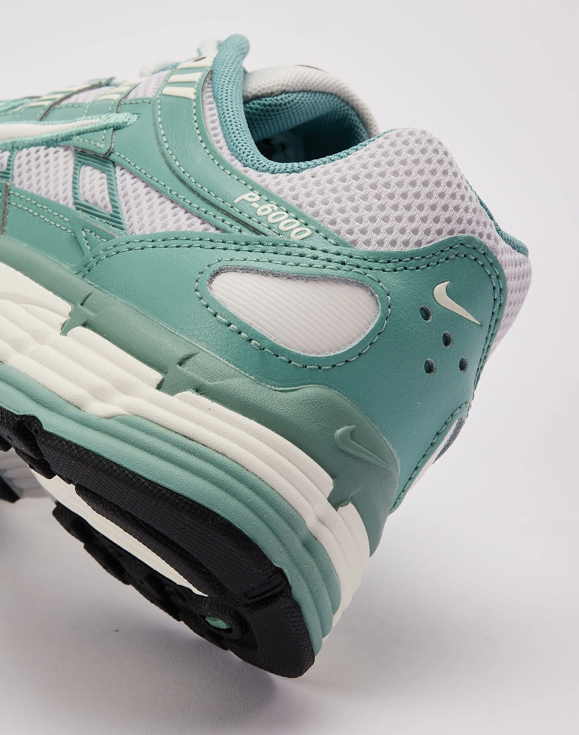 Flexible Sole Nike P-6000