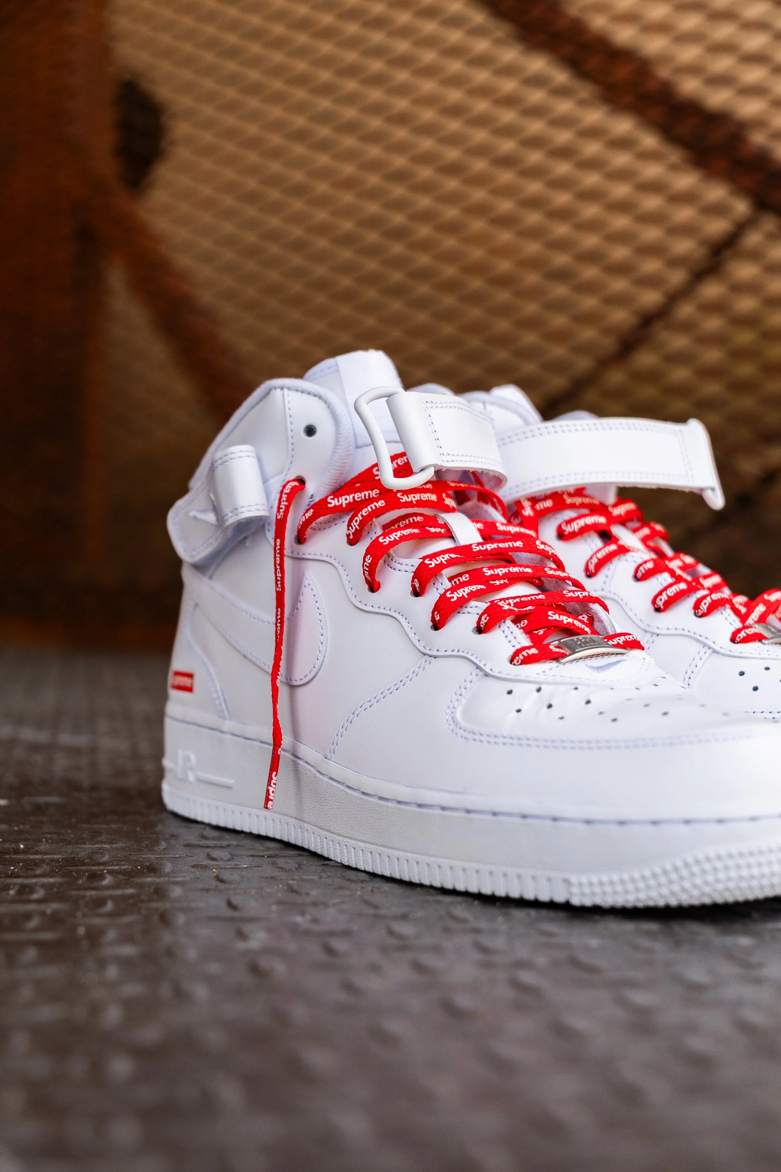 Nike x Supreme Air Force 1 Mid SP (White) Durable Synthetic