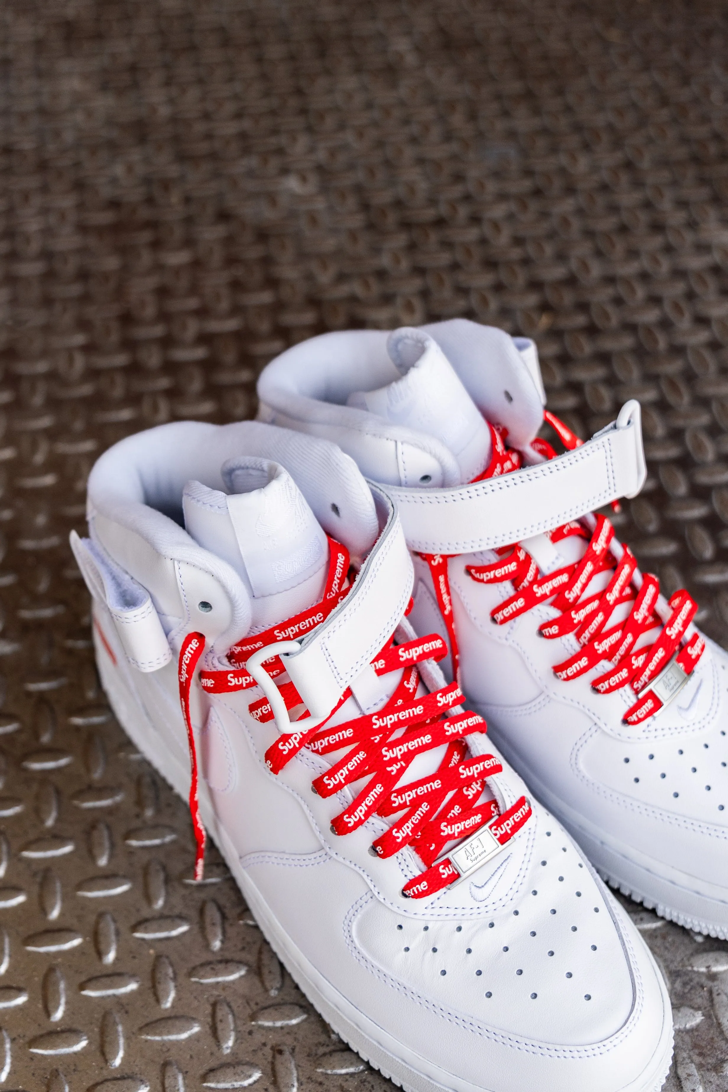 Eye - Catching classic user Nike x Supreme Air Force 1 Mid SP (White)
