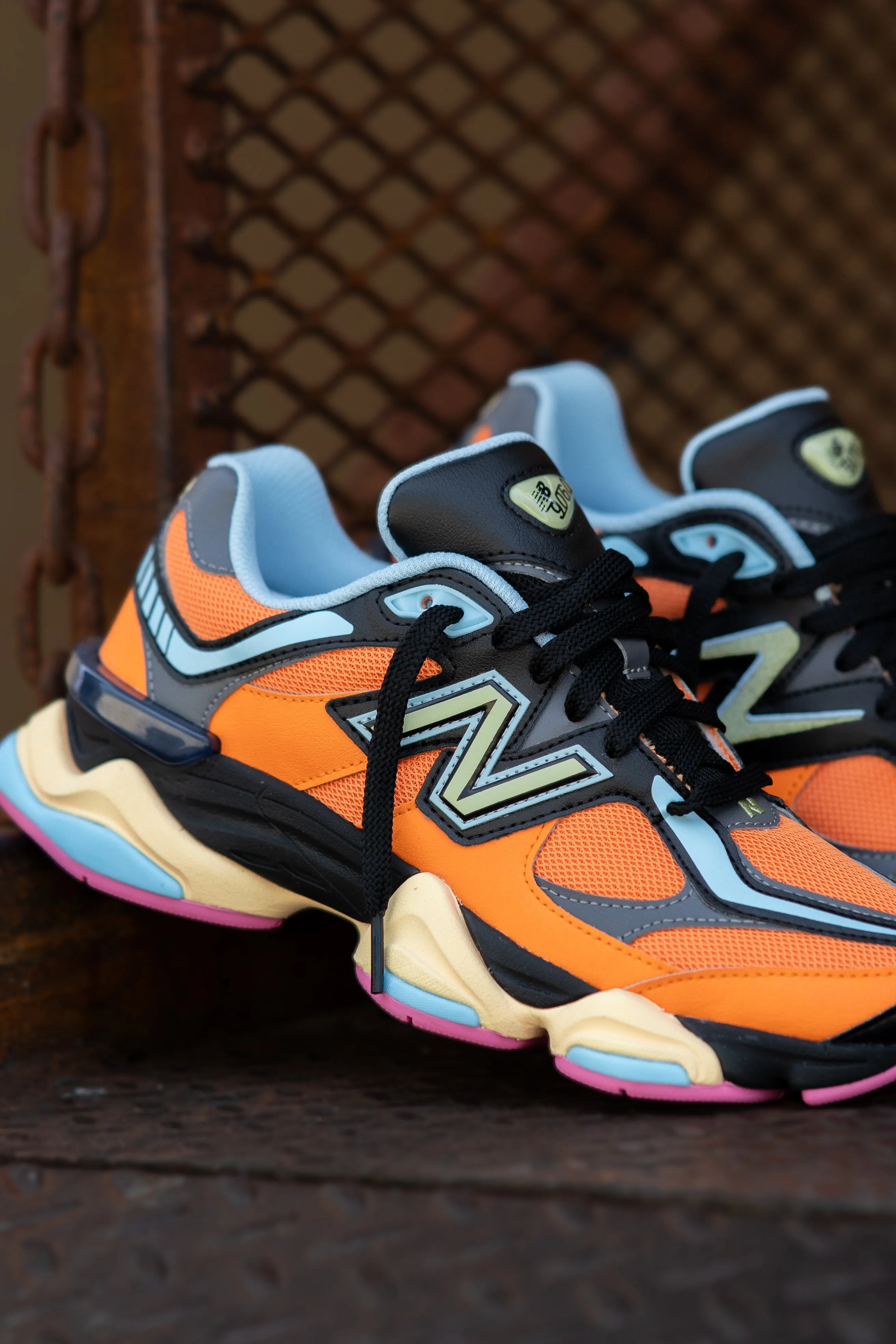 hook - and - loop closure Mens New Balance 9060 (Orange/Black) - U9060OGB