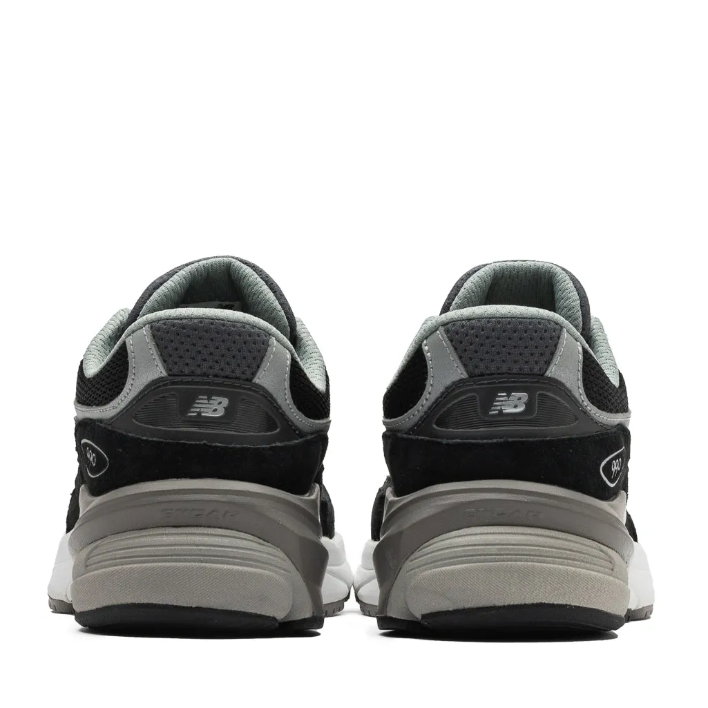 New Balance FuelCell 990v6 (GS) - Black/Silver running in a strait area shoes