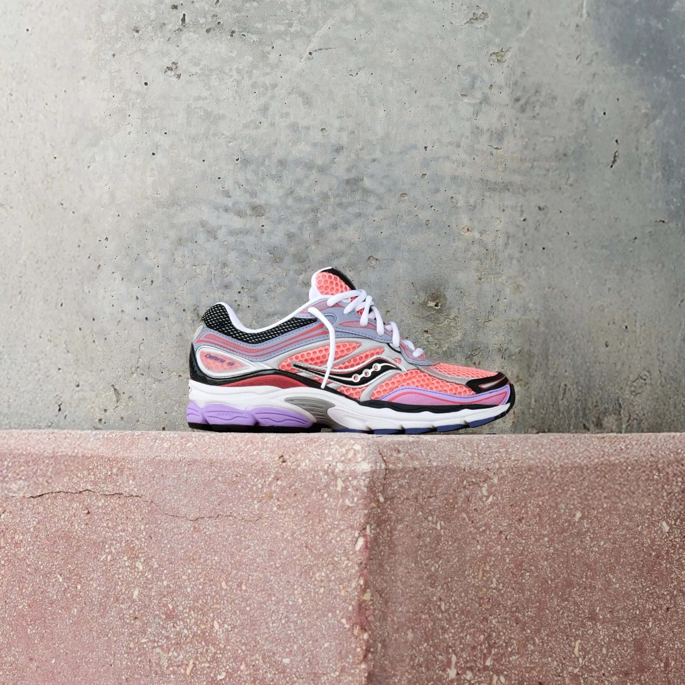 Mens Saucony ProGrid Omni 9 (Pink/Purple) energy-efficient