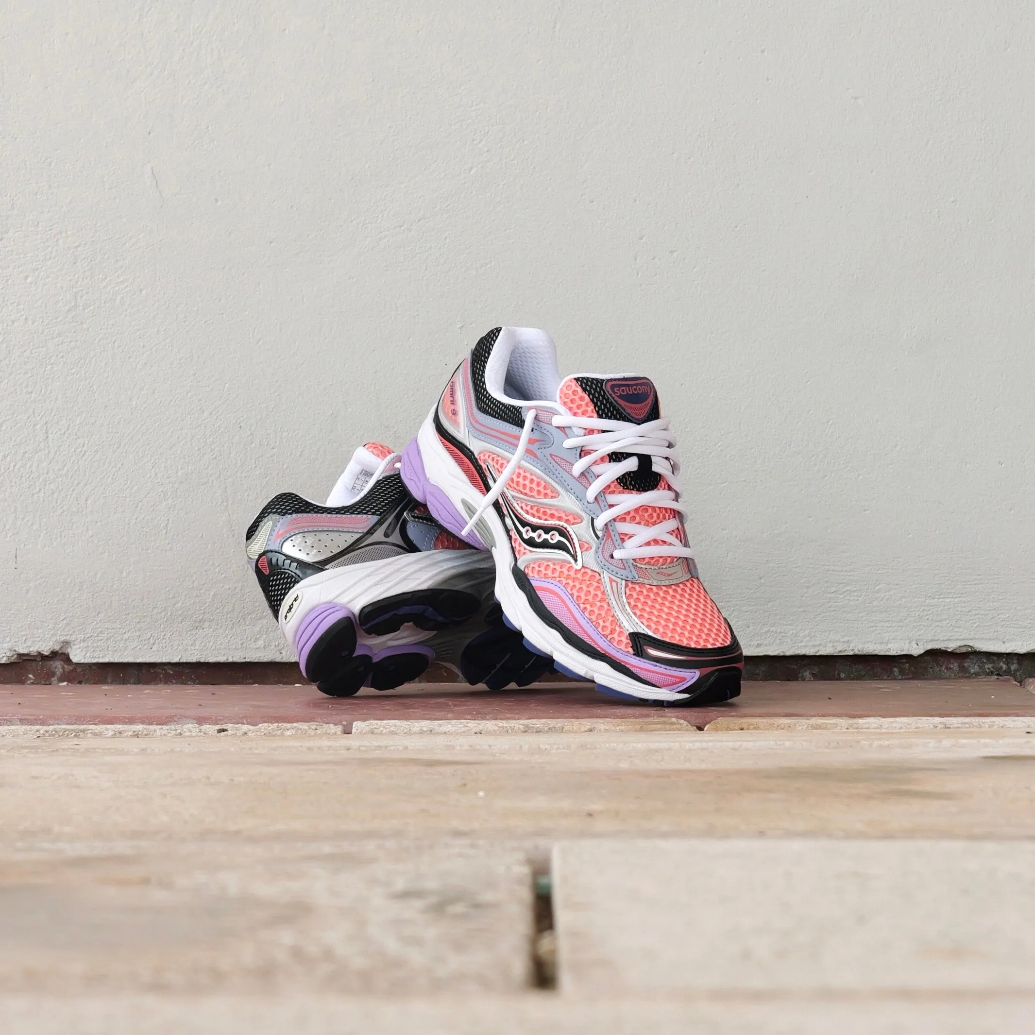 Mens Saucony ProGrid Omni 9 (Pink/Purple) birthday party