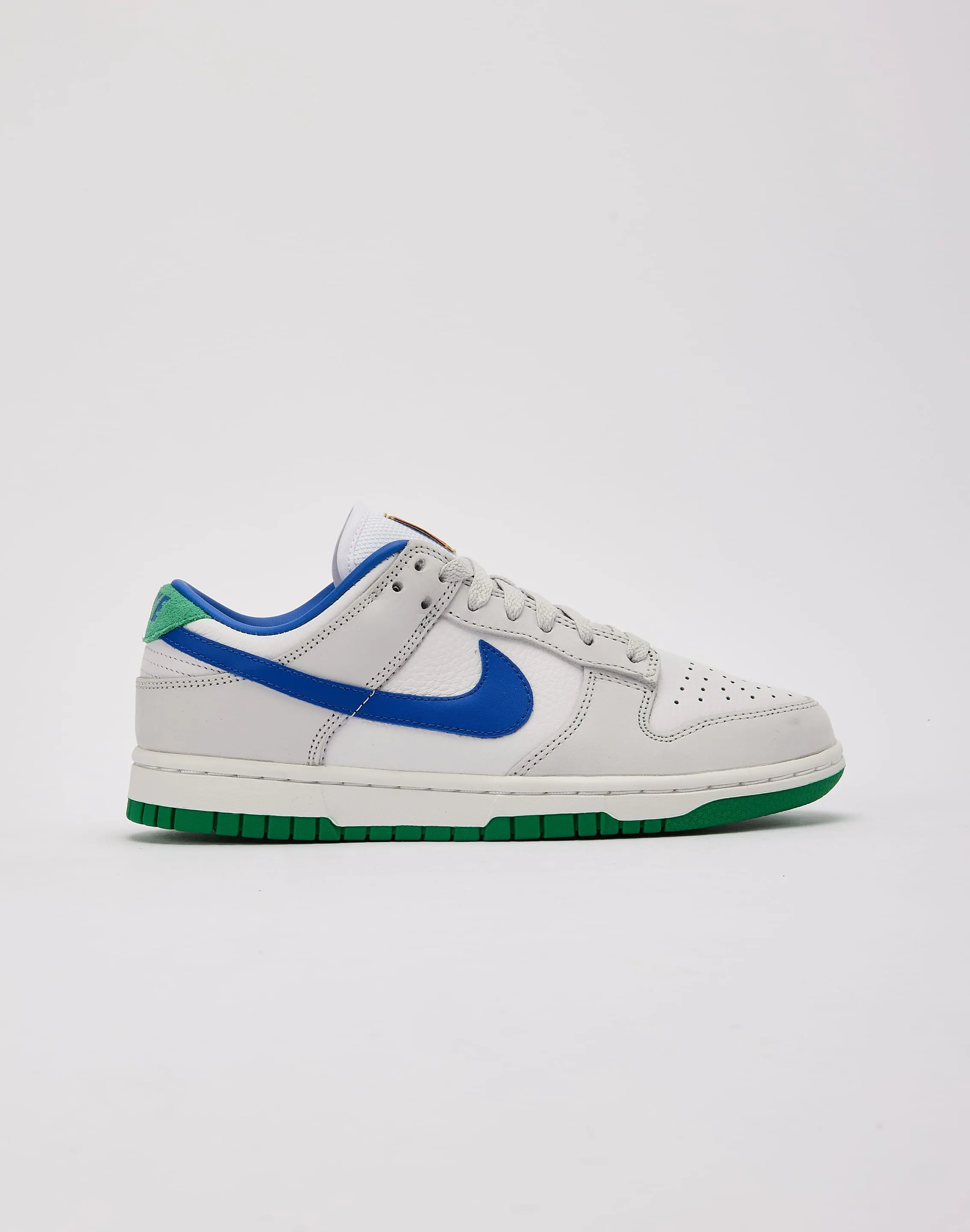 Nike Dunk Low portable