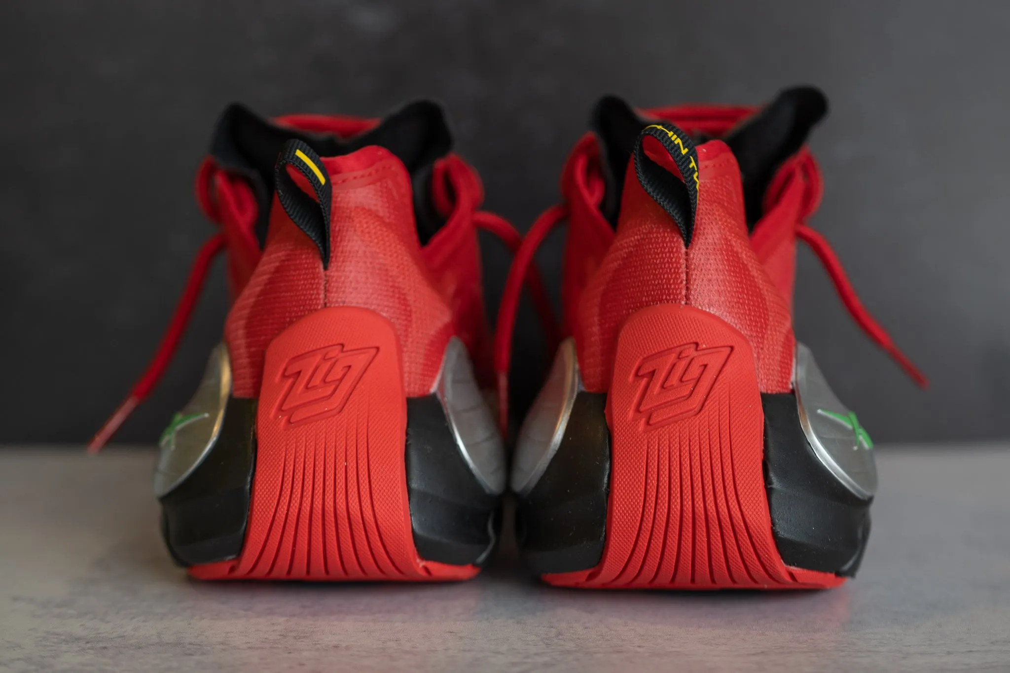 Reebok Power Rangers Zig Kinetica II (Vector Red) Ultra-soft traction Casual Look