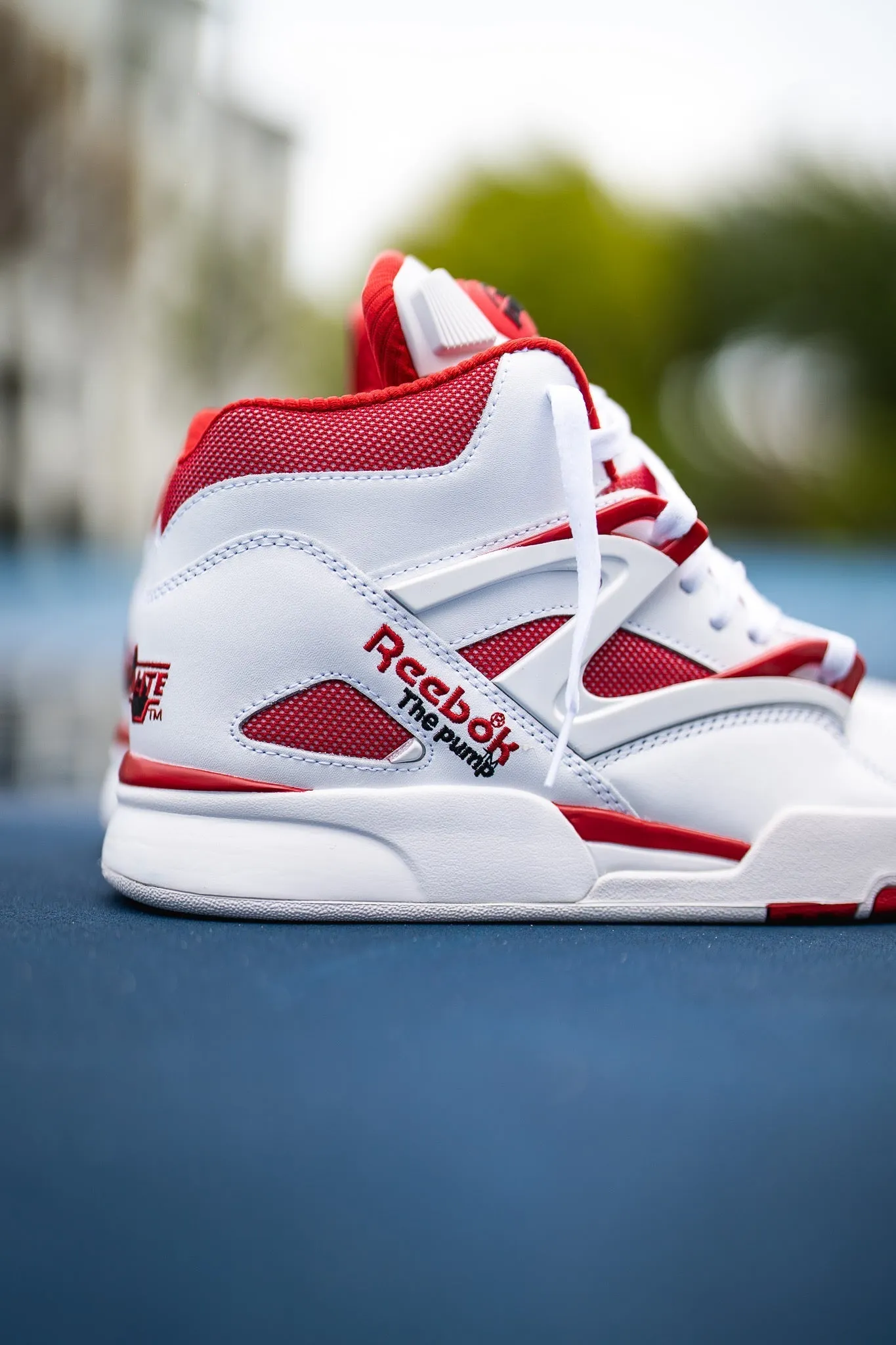 Reebok Pump Omni Zone II (Vector Red) closed-toe Effortless Silhouette
