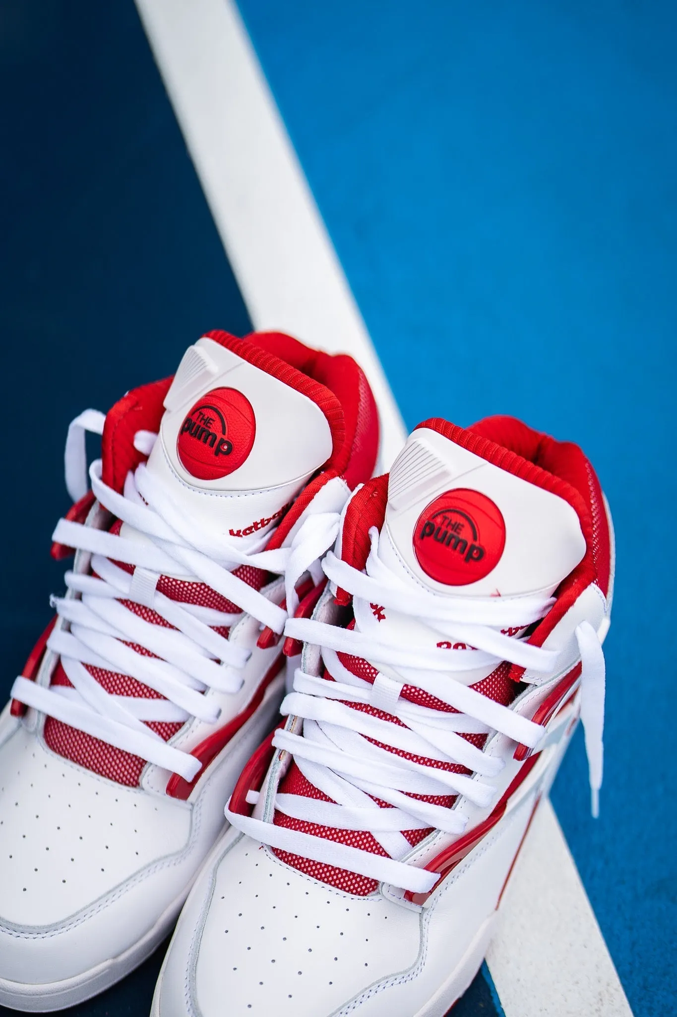 Sleek cushioning Reebok Pump Omni Zone II (Vector Red)