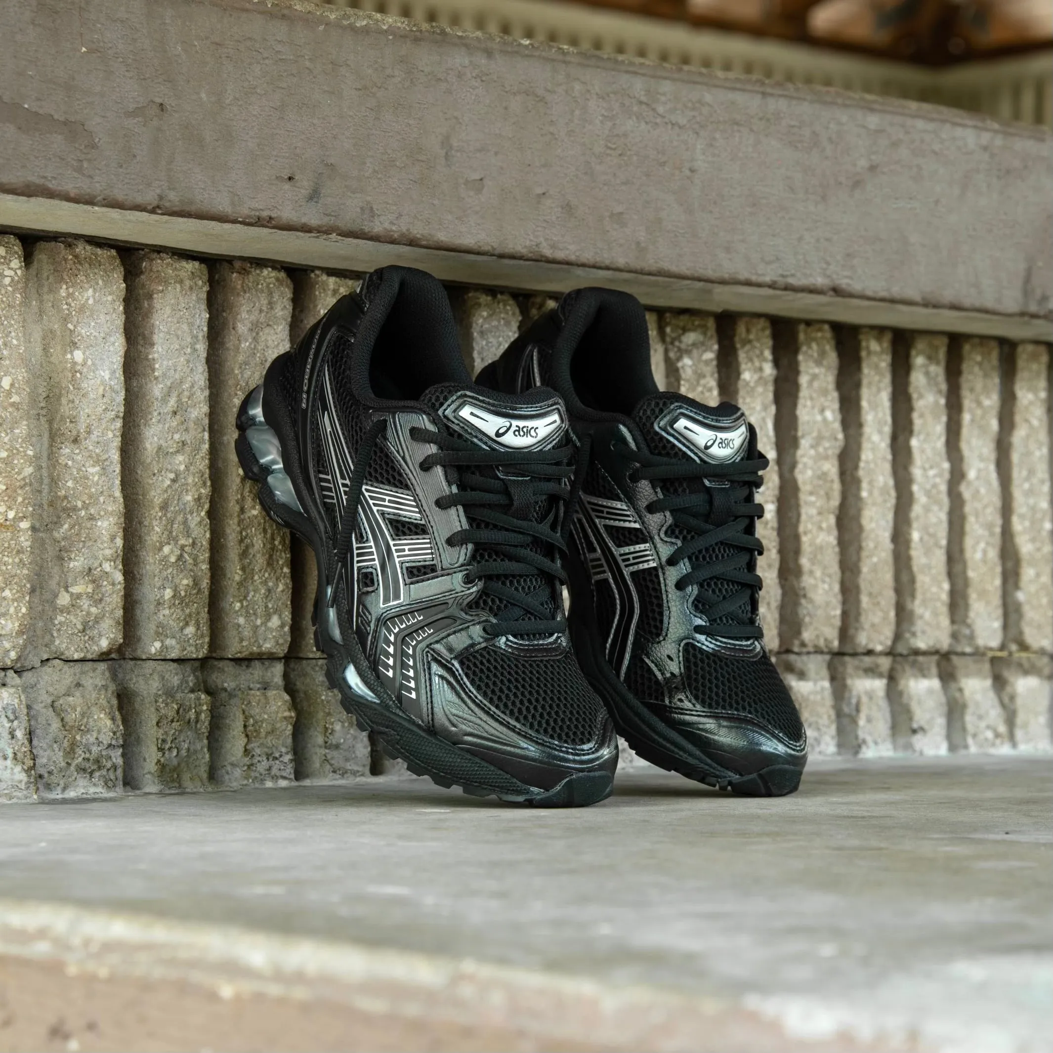 serious hikers Mens Asics Gel-Kayano 14 (Black/Pure Silver)