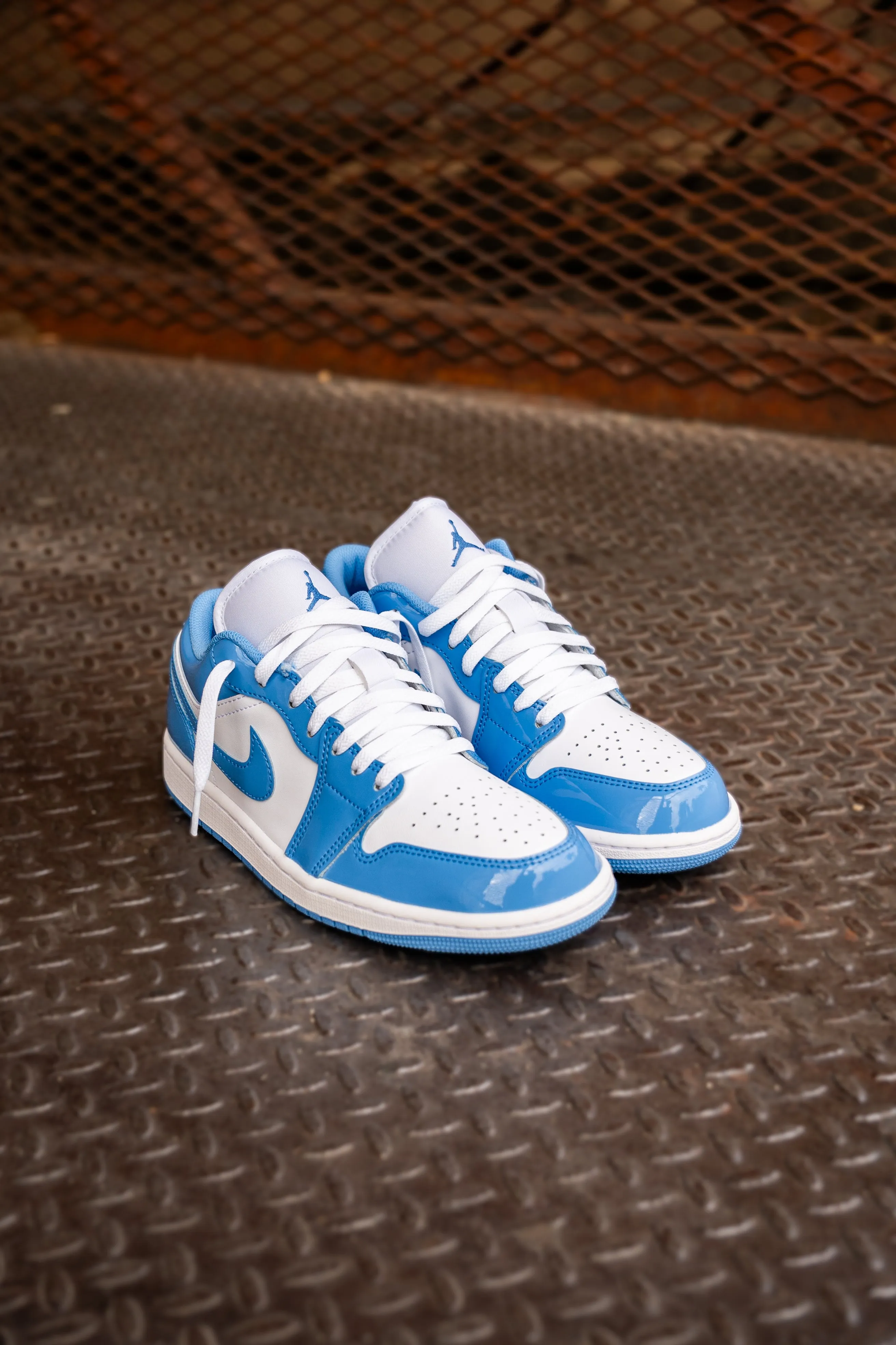 least yoga Mens Air Jordan 1 Low SE (White/Legend Blue)