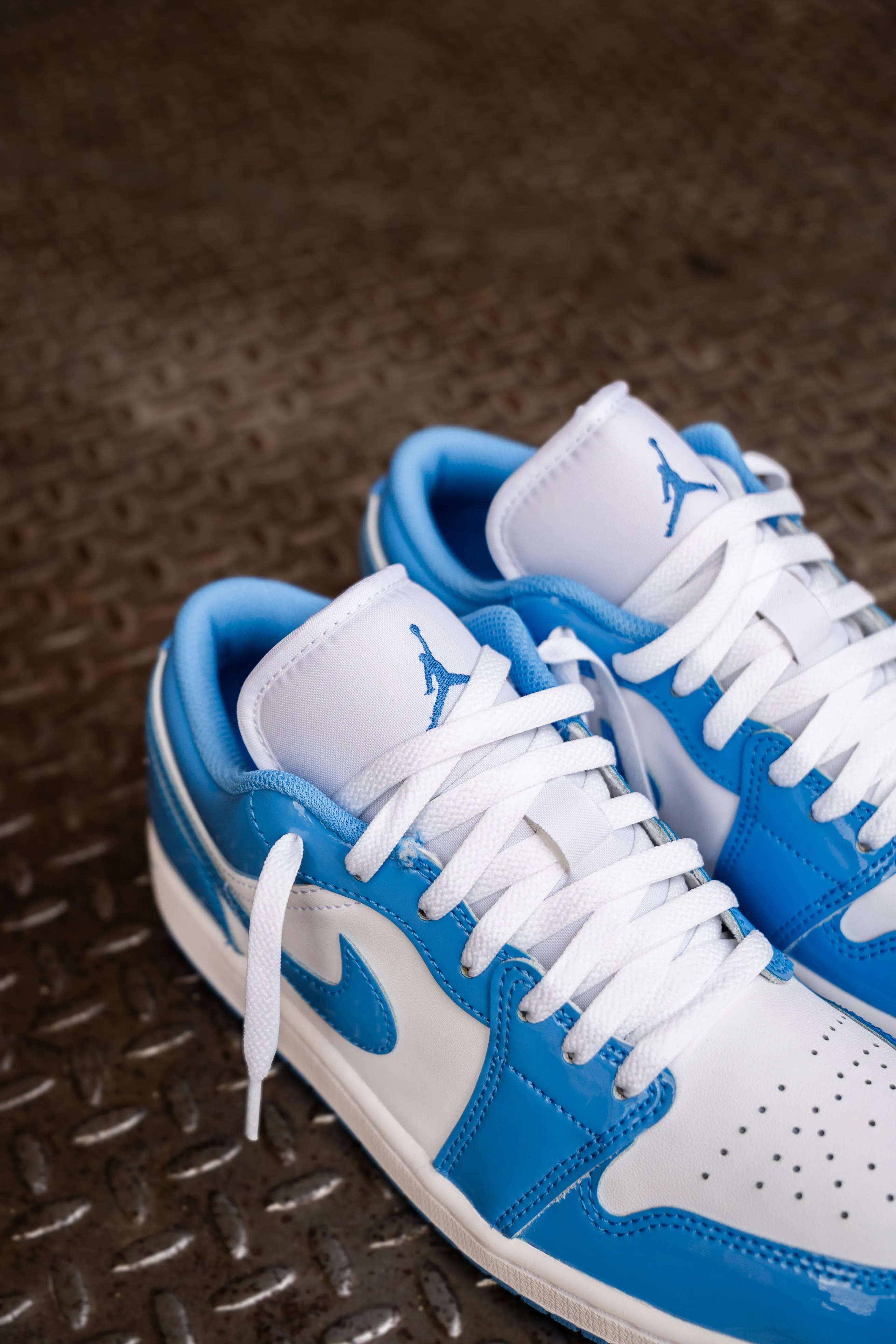 rainy - weather Mens Air Jordan 1 Low SE (White/Legend Blue)