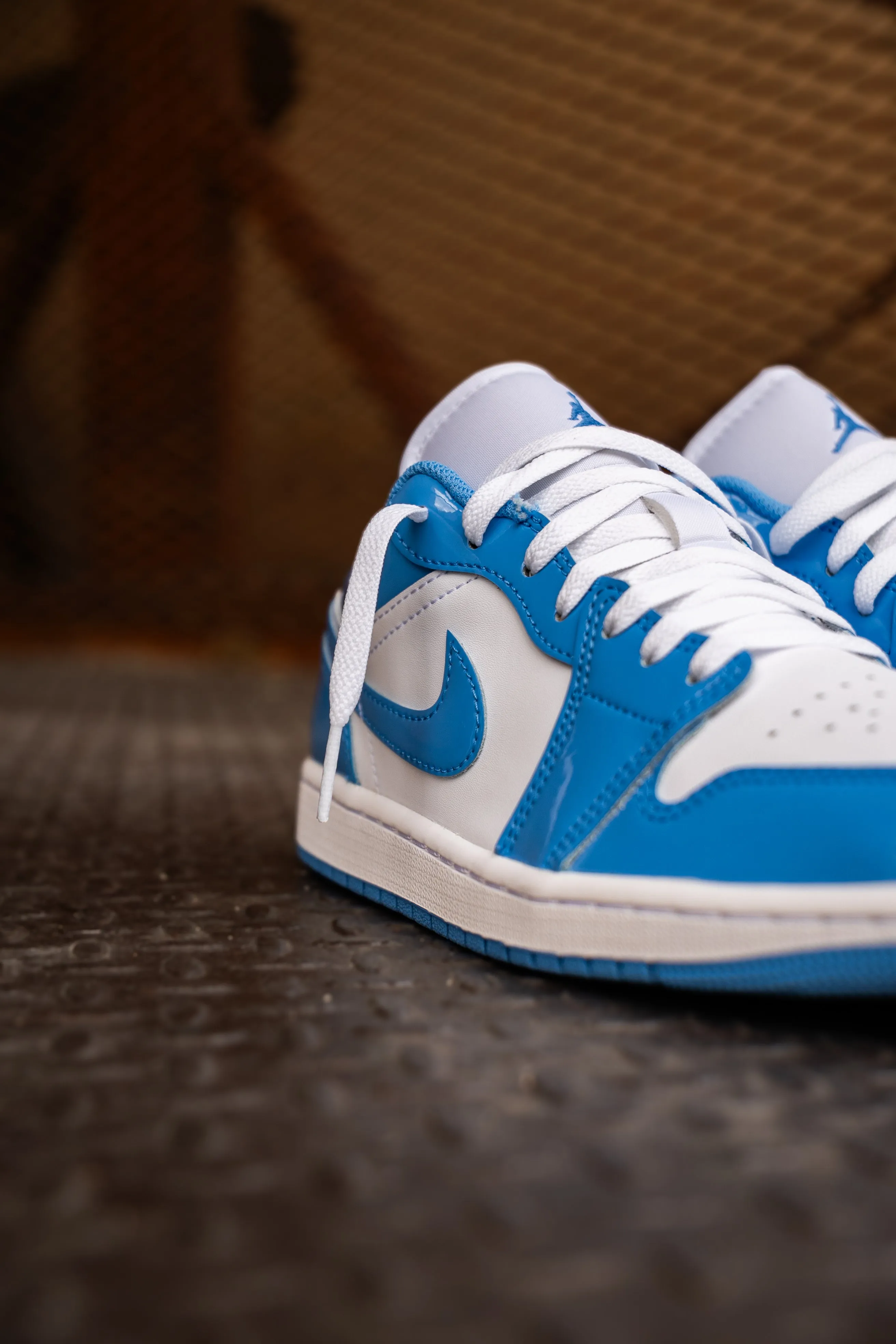 Mens Air Jordan 1 Low SE (White/Legend Blue) Stretchy sole cyclists' efficiency