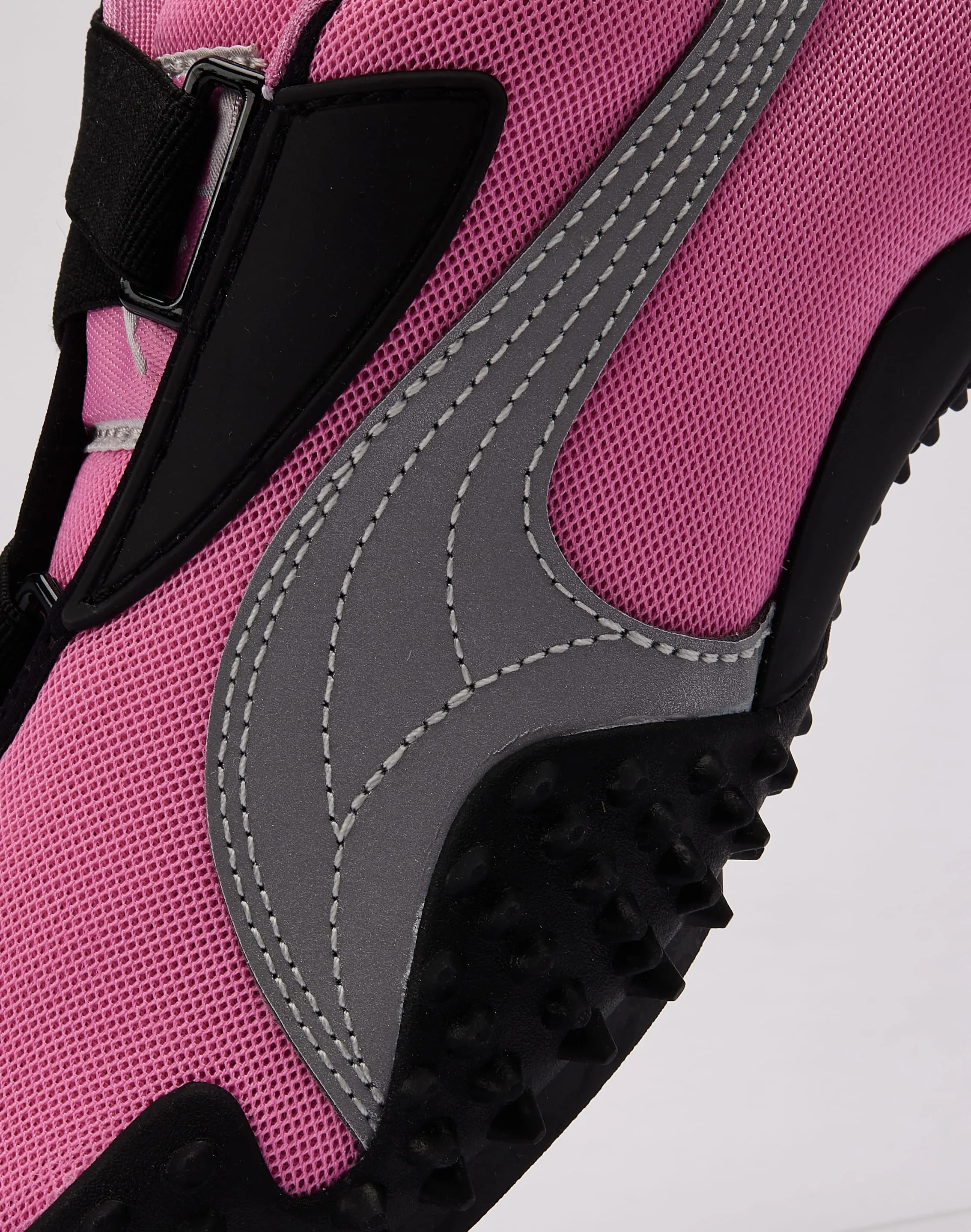 Strong Stitching Flexible Arch Puma Mostro OG