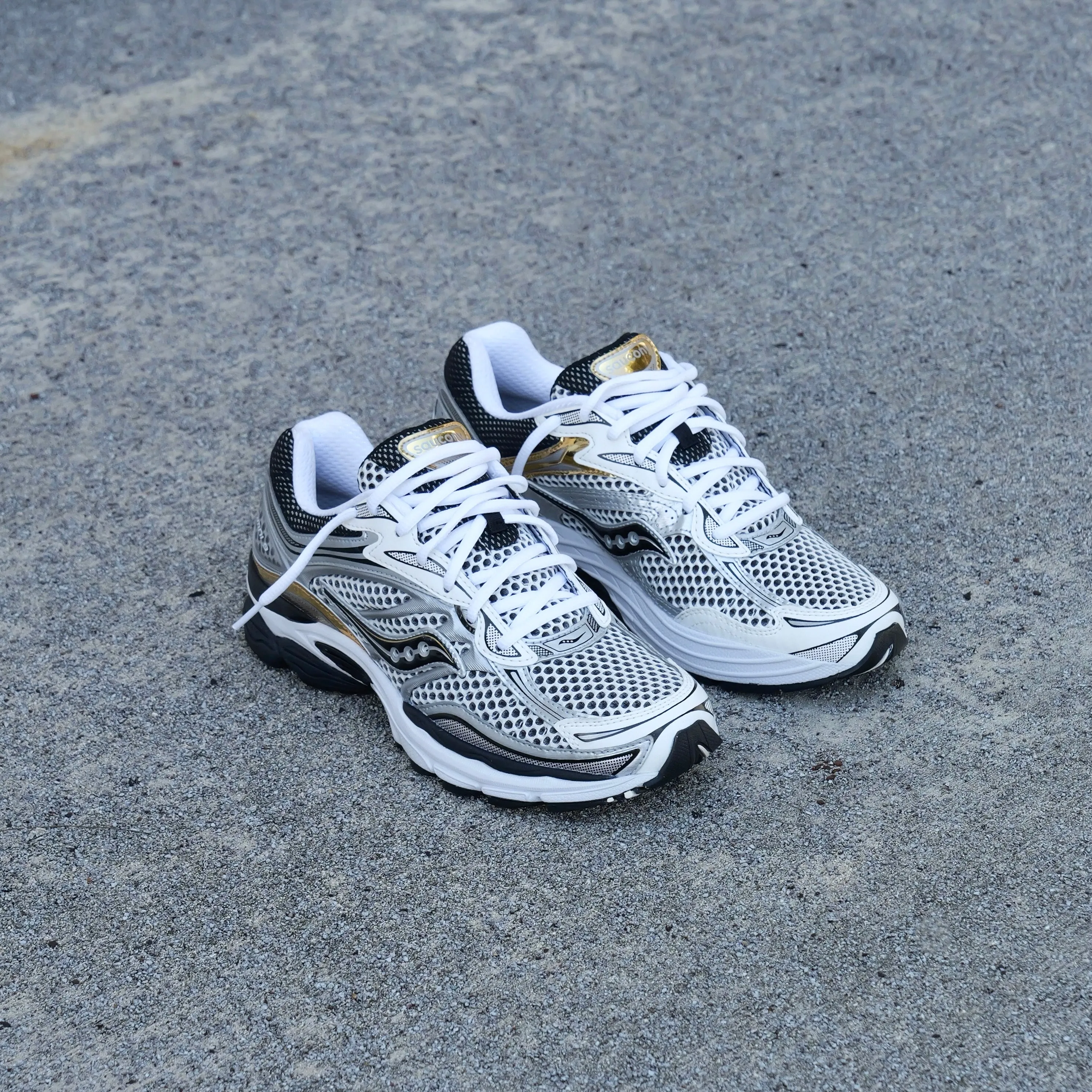 dance shoes Mens Saucony ProGrid Omni 9 (Silver/Gold)