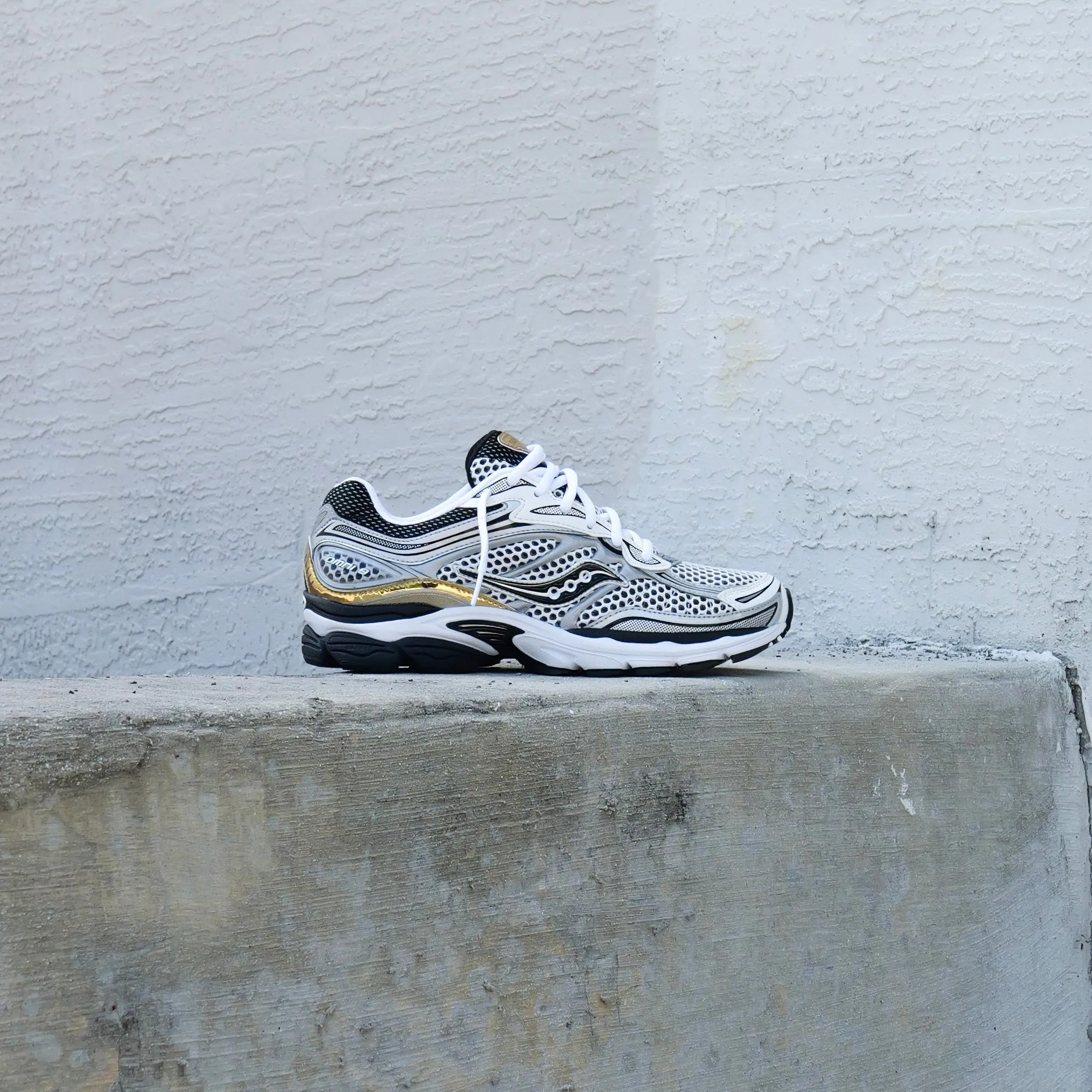 Mens Saucony ProGrid Omni 9 (Silver/Gold) platform